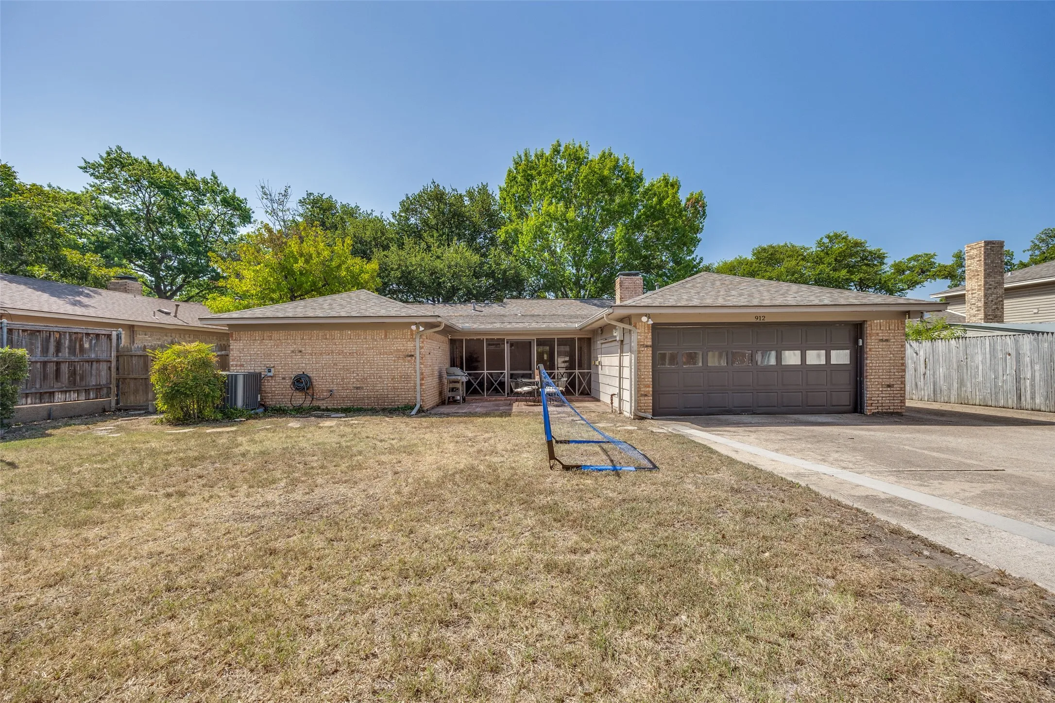 Single Family Residence For Sale in Dallas County , 912 Vinecrest Lane, Richardson, Texas 75080, 4 Bedroom, 2 Bathroom, 2 Garage spaces, 1,932 Sqft, built in 1969, mls#21370297, Real Estate Agent in Richardson, Homes For Sale in Dallas county, Homes For Sale in Richardson, Realtor in Richardson Texas, Real Estate Brokerage Independent Realty Texas, Luminita Cordes Realtor