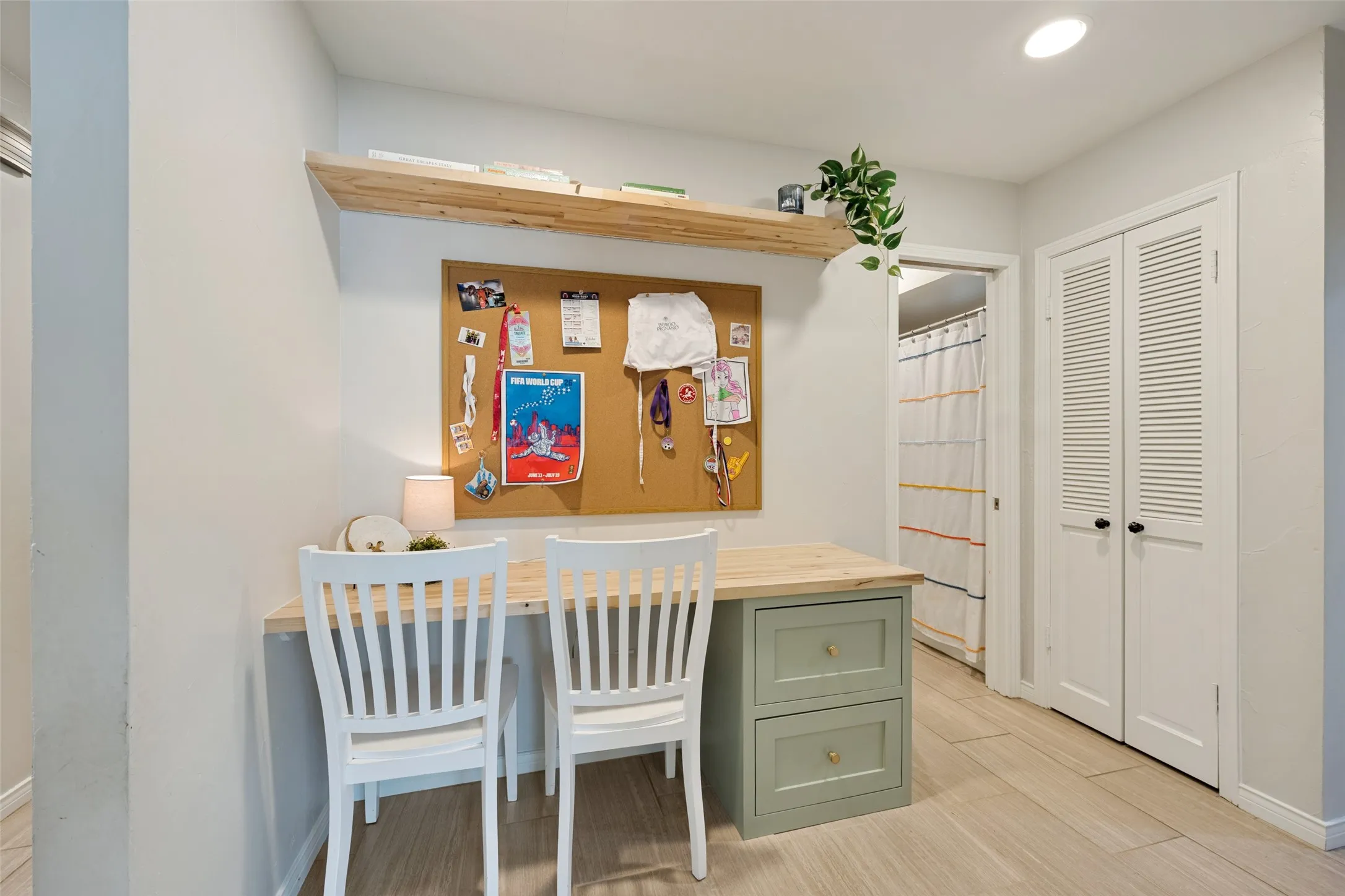 Single Family Residence For Sale in Dallas County , 912 Vinecrest Lane, Richardson, Texas 75080, 4 Bedroom, 2 Bathroom, 2 Garage spaces, 1,932 Sqft, built in 1969, mls#21370297, Real Estate Agent in Richardson, Homes For Sale in Dallas county, Homes For Sale in Richardson, Realtor in Richardson Texas, Real Estate Brokerage Independent Realty Texas, Luminita Cordes Realtor