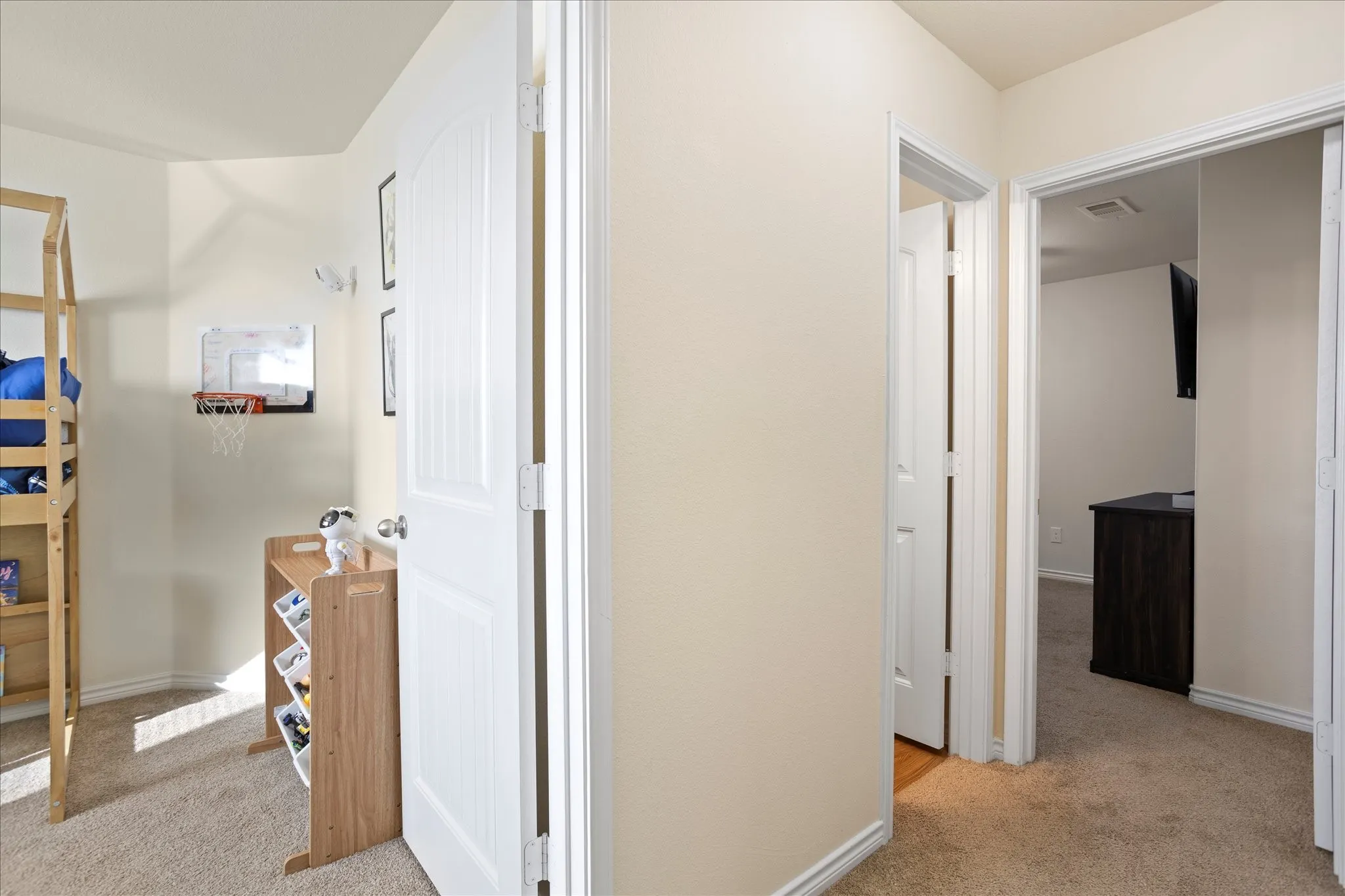 Single Family Residence For Rent in Ellis County , 1604 Blue Jay Drive, Ennis, Texas 75119, 4 Bedroom, 3 Bathroom, 2 Garage spaces, 1,710 Sqft, built in 2018, mls#21371754, Real Estate Agent in Ennis, Homes For Rent in Ellis county, Homes For Rent in Ennis, Realtor in Ennis Texas, Real Estate Brokerage Independent Realty Texas, Luminita Cordes Realtor