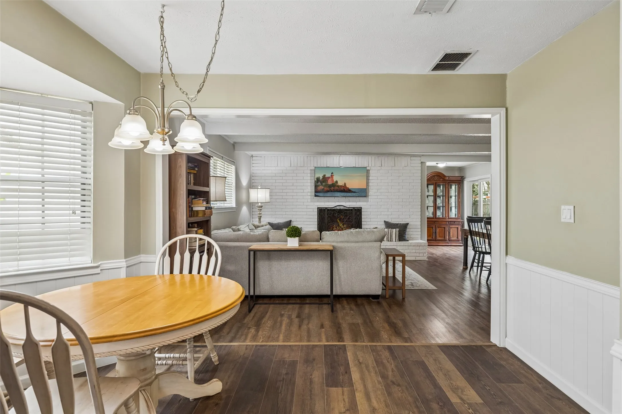 Single Family Residence For Sale in Collin County , 507 Lake Ridge Drive, Allen, Texas 75002, 3 Bedroom, 2 Bathroom, 2 Garage spaces, 1,835 Sqft, built in 1973, mls#21348247, Real Estate Agent in Allen, Homes For Sale in Collin county, Homes For Sale in Allen, Realtor in Allen Texas, Real Estate Brokerage Independent Realty Texas, Luminita Cordes Realtor