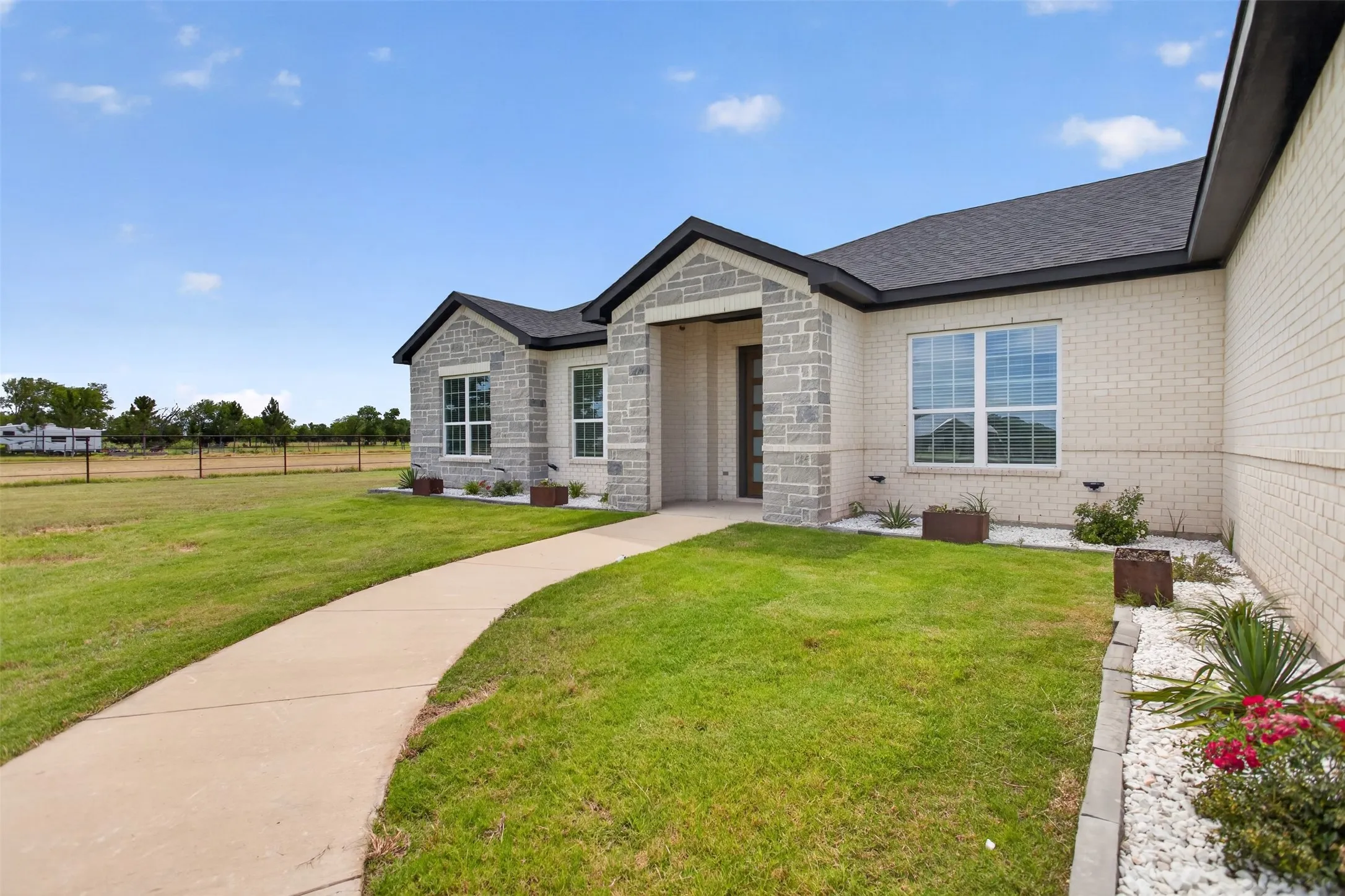 Single Family Residence For Sale in Hunt County , 4209 County Road 2512, Royse City, Texas 75189, 4 Bedroom, 3 Bathroom, 2 Garage spaces, 2,718 Sqft, built in 2022, mls#21371768, Real Estate Agent in Royse City, Homes For Sale in Hunt county, Homes For Sale in Royse City, Realtor in Royse City Texas, Real Estate Brokerage Independent Realty Texas, Luminita Cordes Realtor