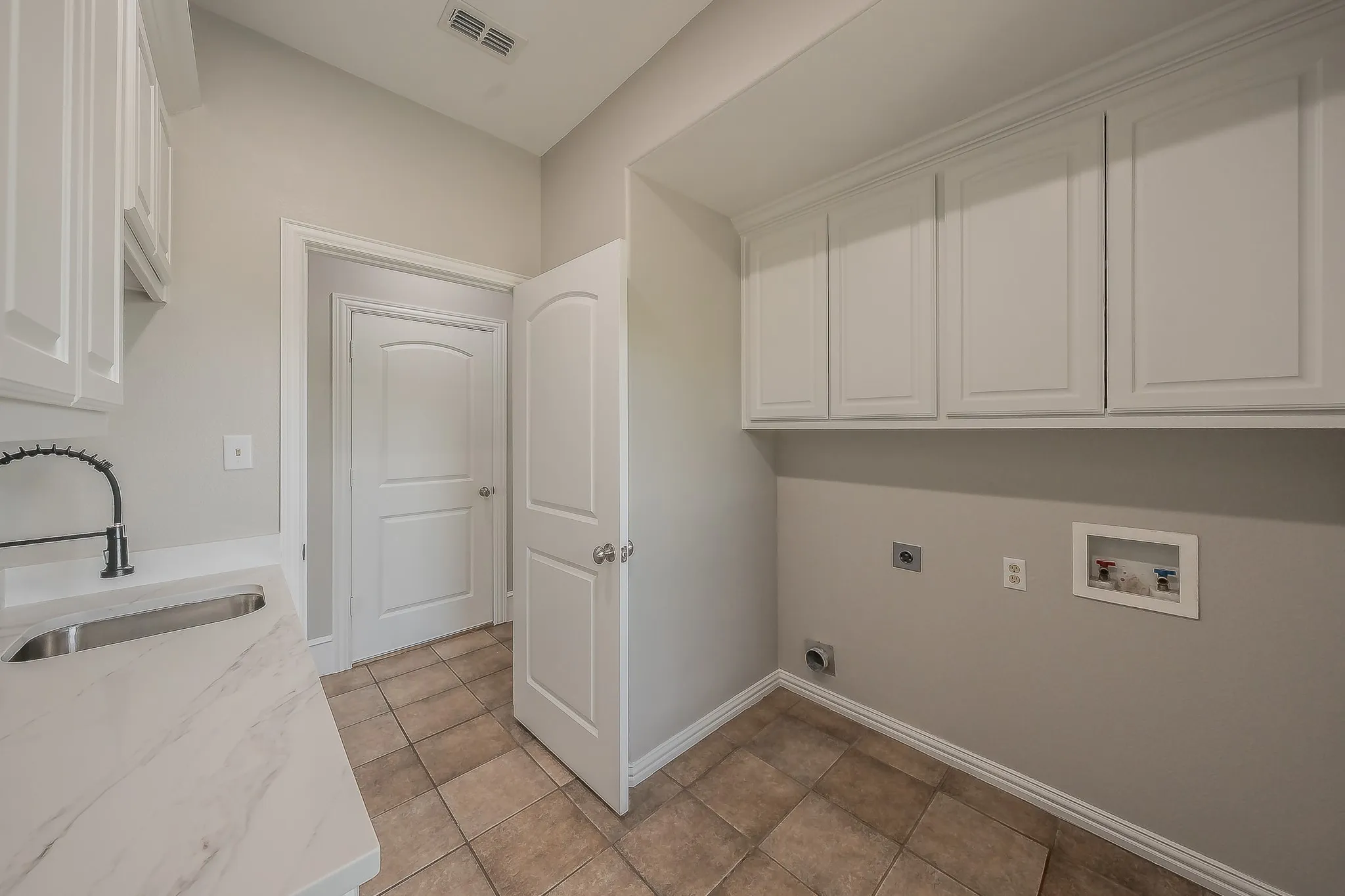 Single Family Residence For Sale in Rockwall County , 275 Savannah Hill, Rockwall, Texas 75032, 4 Bedroom, 4 Bathroom, 5 Garage spaces, 3,242 Sqft, built in 2003, mls#21371769, Real Estate Agent in Rockwall, Homes For Sale in Rockwall county, Homes For Sale in Rockwall, Realtor in Rockwall Texas, Real Estate Brokerage Independent Realty Texas, Luminita Cordes Realtor