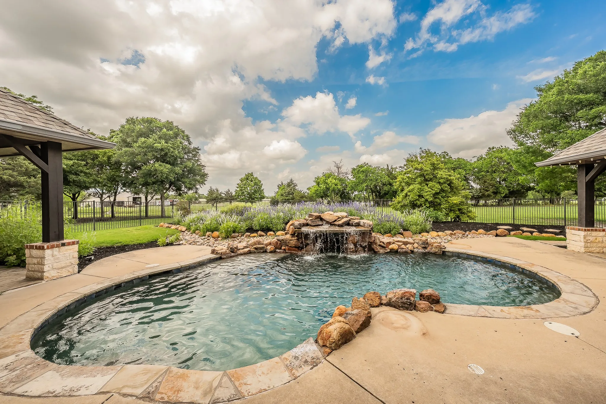 Single Family Residence For Sale in Rockwall County , 275 Savannah Hill, Rockwall, Texas 75032, 4 Bedroom, 4 Bathroom, 5 Garage spaces, 3,242 Sqft, built in 2003, mls#21371769, Real Estate Agent in Rockwall, Homes For Sale in Rockwall county, Homes For Sale in Rockwall, Realtor in Rockwall Texas, Real Estate Brokerage Independent Realty Texas, Luminita Cordes Realtor