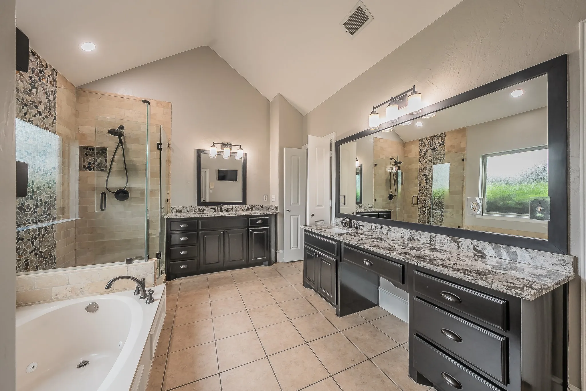 Single Family Residence For Sale in Rockwall County , 275 Savannah Hill, Rockwall, Texas 75032, 4 Bedroom, 4 Bathroom, 5 Garage spaces, 3,242 Sqft, built in 2003, mls#21371769, Real Estate Agent in Rockwall, Homes For Sale in Rockwall county, Homes For Sale in Rockwall, Realtor in Rockwall Texas, Real Estate Brokerage Independent Realty Texas, Luminita Cordes Realtor