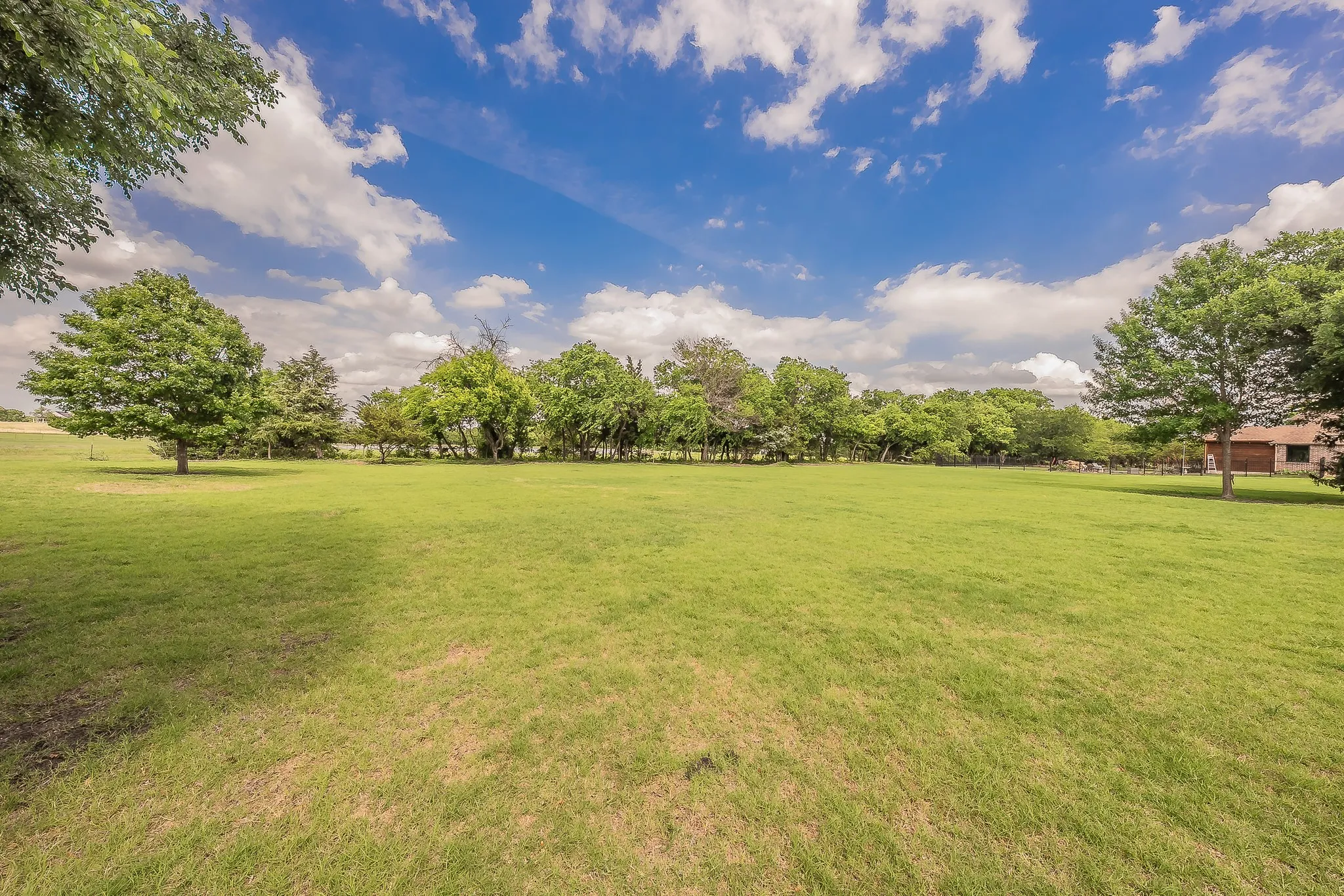 Single Family Residence For Sale in Rockwall County , 275 Savannah Hill, Rockwall, Texas 75032, 4 Bedroom, 4 Bathroom, 5 Garage spaces, 3,242 Sqft, built in 2003, mls#21371769, Real Estate Agent in Rockwall, Homes For Sale in Rockwall county, Homes For Sale in Rockwall, Realtor in Rockwall Texas, Real Estate Brokerage Independent Realty Texas, Luminita Cordes Realtor