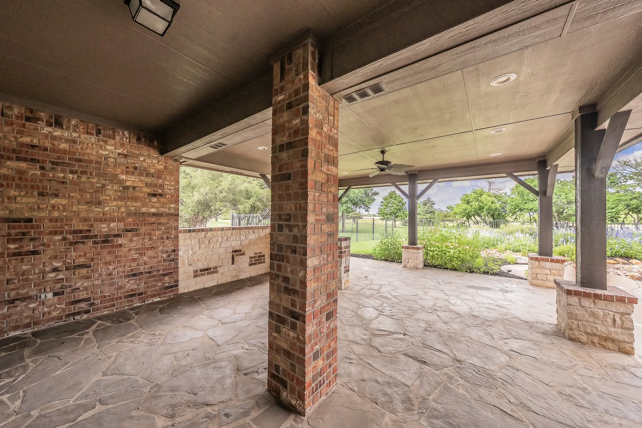 Single Family Residence For Sale in Rockwall County , 275 Savannah Hill, Rockwall, Texas 75032, 4 Bedroom, 4 Bathroom, 5 Garage spaces, 3,242 Sqft, built in 2003, mls#21371769, Real Estate Agent in Rockwall, Homes For Sale in Rockwall county, Homes For Sale in Rockwall, Realtor in Rockwall Texas, Real Estate Brokerage Independent Realty Texas, Luminita Cordes Realtor