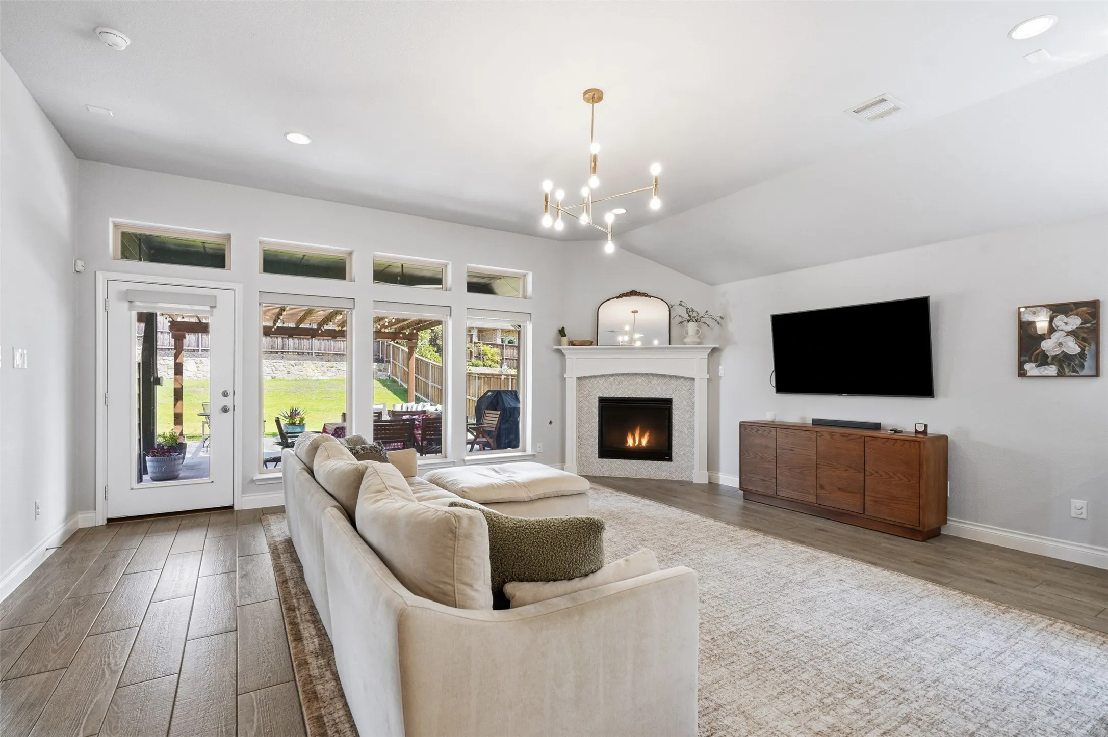Single Family Residence For Sale in Tarrant County , 5517 George Creek Road, Fort Worth, Texas 76126, 4 Bedroom, 3 Bathroom, 2 Garage spaces, 2,579 Sqft, built in 2020, mls#21369970, Real Estate Agent in Fort Worth, Homes For Sale in Tarrant county, Homes For Sale in Fort Worth, Realtor in Fort Worth Texas, Real Estate Brokerage Independent Realty Texas, Luminita Cordes Realtor