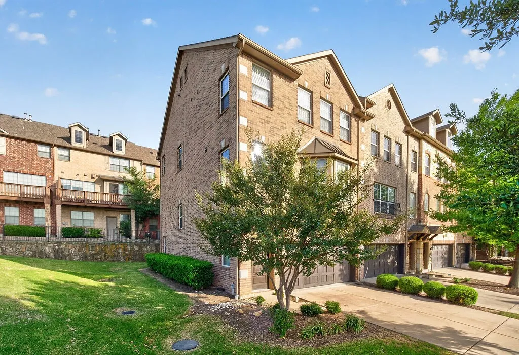Townhouse For Rent in Dallas County , 7880 Oxer Drive, Irving, Texas 75063, 4 Bedroom, 4 Bathroom, 2 Garage spaces, 2,273 Sqft, built in 2010, mls#21371749, Real Estate Agent in Irving, Homes For Rent in Dallas county, Homes For Rent in Irving, Realtor in Irving Texas, Real Estate Brokerage Independent Realty Texas, Luminita Cordes Realtor