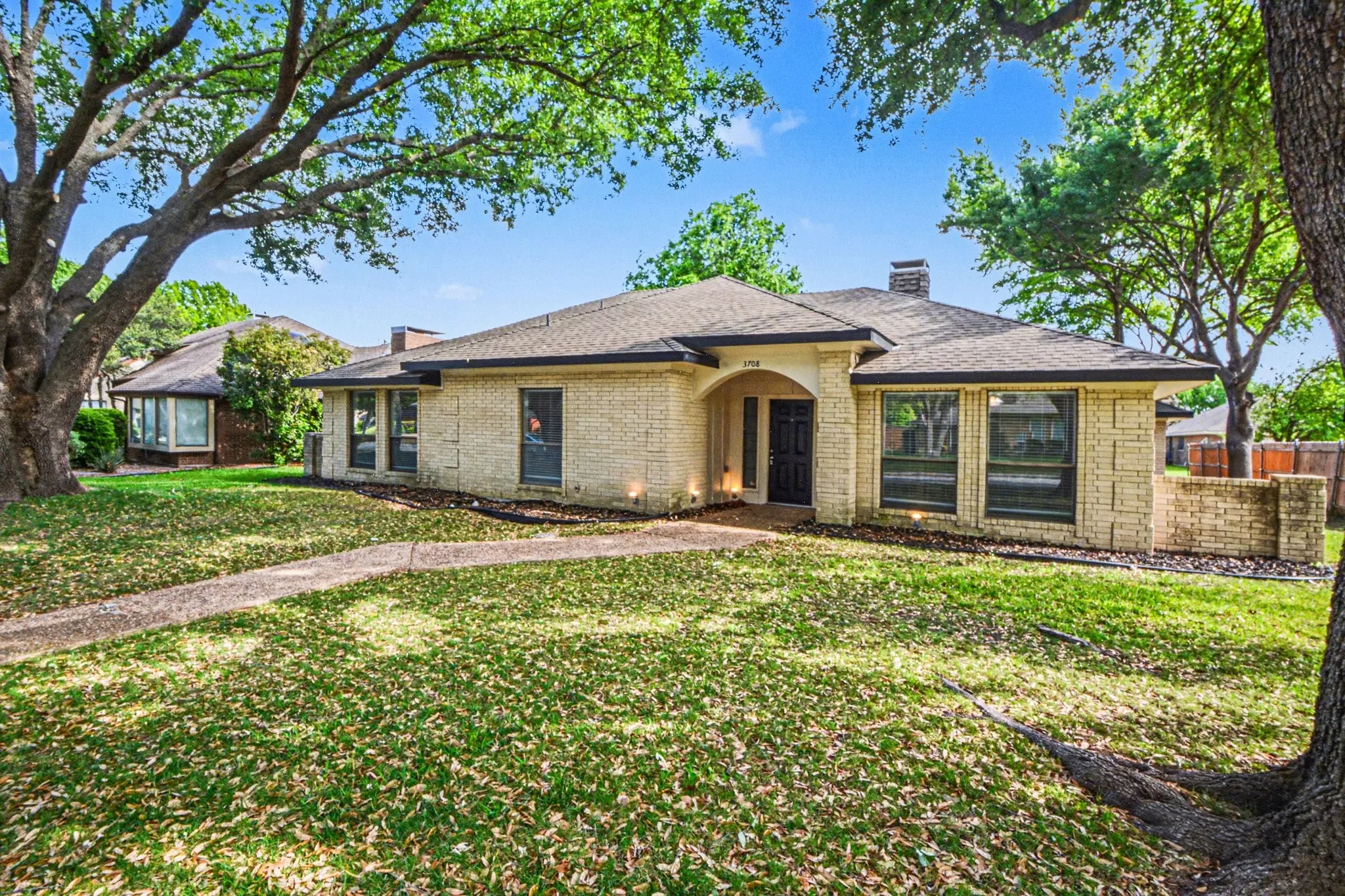 Single Family Residence For Sale in Collin County , 3708 Trilogy Drive, Plano, Texas 75075, 4 Bedroom, 2 Bathroom, 2 Garage spaces, 2,217 Sqft, built in 1982, mls#21371755, Real Estate Agent in Plano, Homes For Sale in Collin county, Homes For Sale in Plano, Realtor in Plano Texas, Real Estate Brokerage Independent Realty Texas, Luminita Cordes Realtor