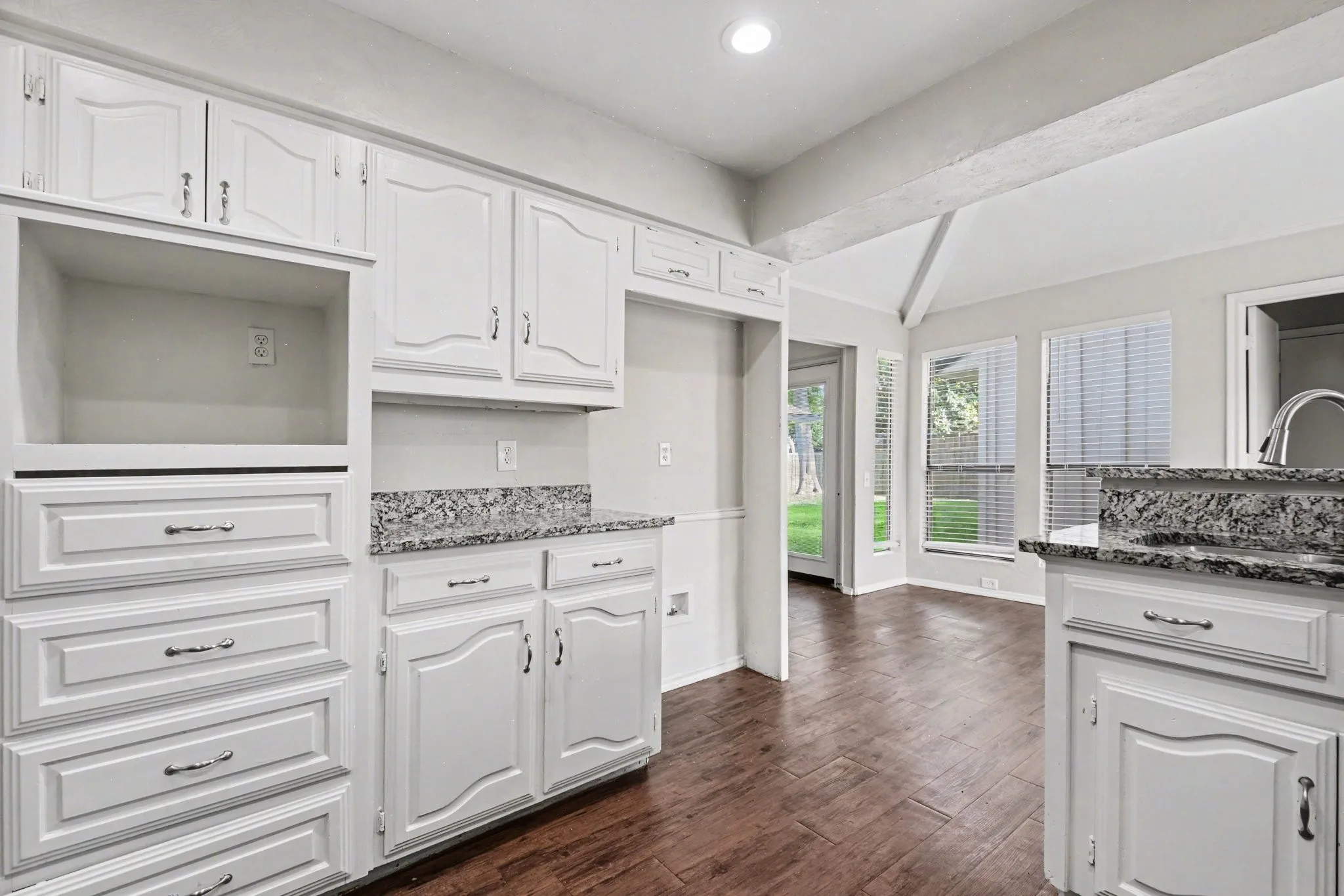 Single Family Residence For Sale in Collin County , 3708 Trilogy Drive, Plano, Texas 75075, 4 Bedroom, 2 Bathroom, 2 Garage spaces, 2,217 Sqft, built in 1982, mls#21371755, Real Estate Agent in Plano, Homes For Sale in Collin county, Homes For Sale in Plano, Realtor in Plano Texas, Real Estate Brokerage Independent Realty Texas, Luminita Cordes Realtor
