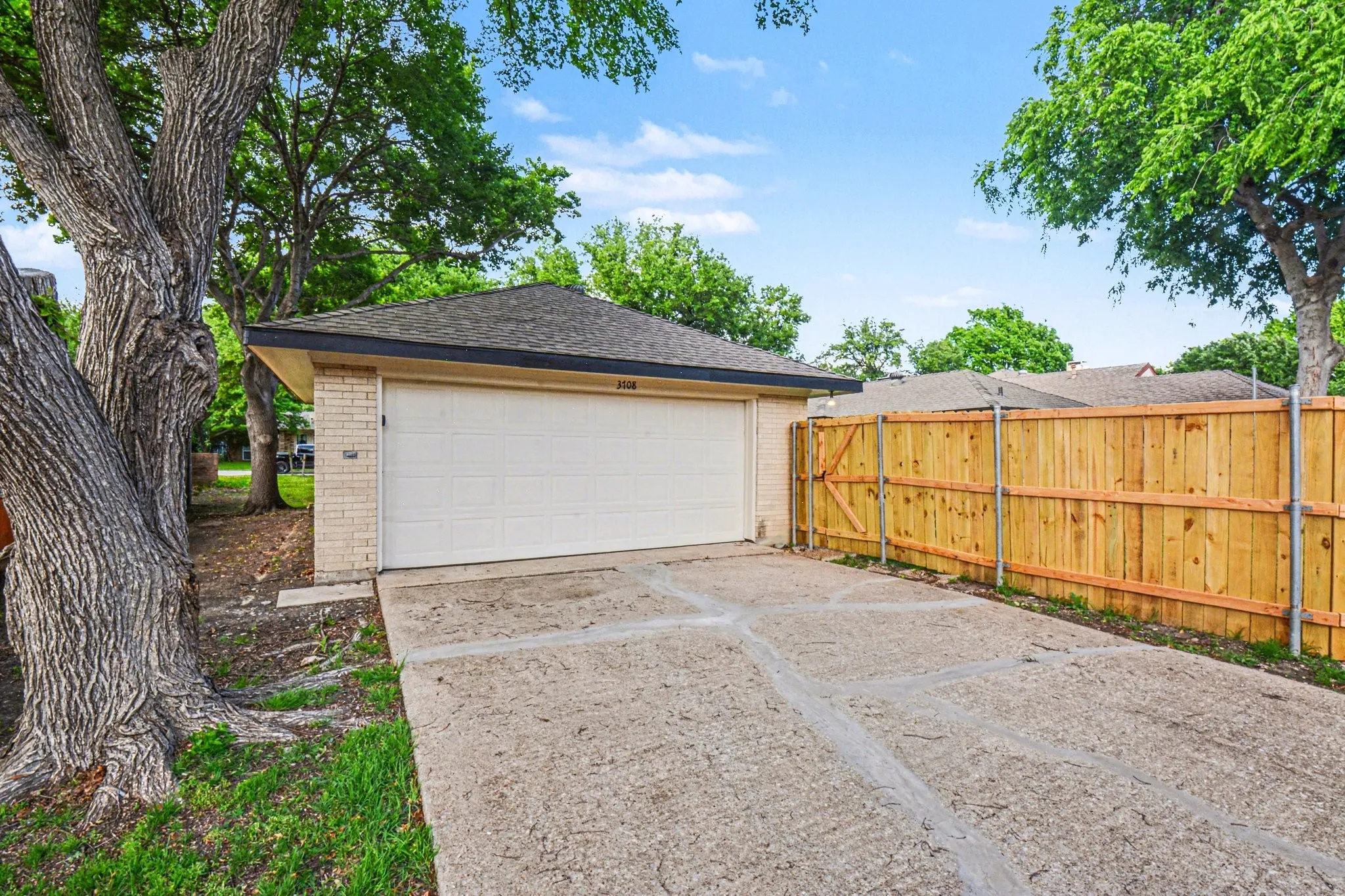 Single Family Residence For Sale in Collin County , 3708 Trilogy Drive, Plano, Texas 75075, 4 Bedroom, 2 Bathroom, 2 Garage spaces, 2,217 Sqft, built in 1982, mls#21371755, Real Estate Agent in Plano, Homes For Sale in Collin county, Homes For Sale in Plano, Realtor in Plano Texas, Real Estate Brokerage Independent Realty Texas, Luminita Cordes Realtor
