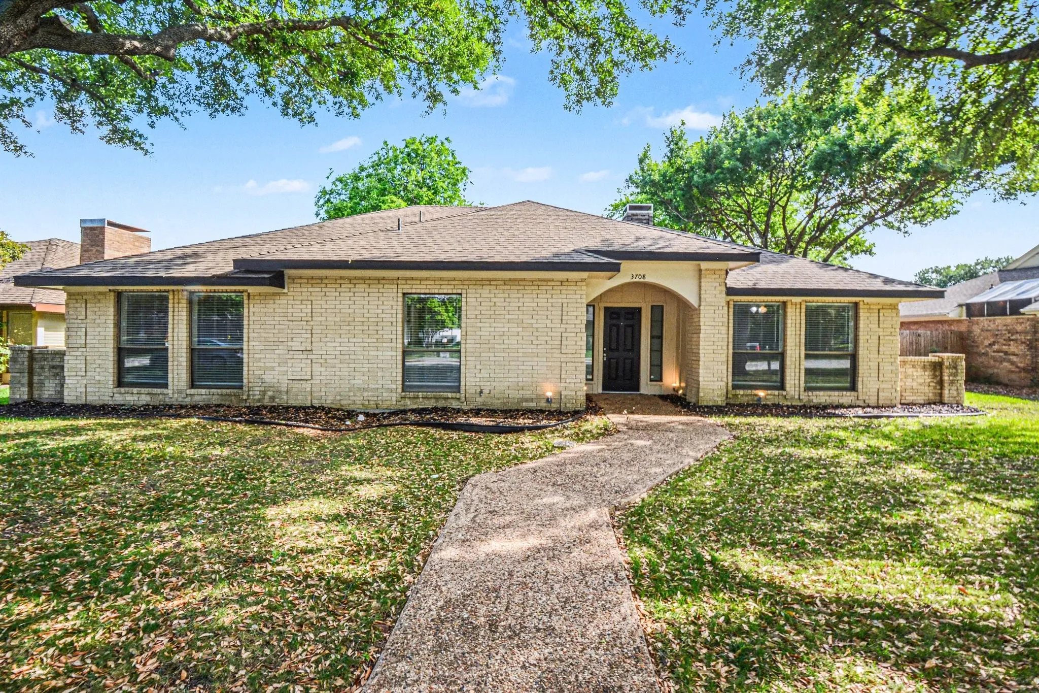 Single Family Residence For Sale in Collin County , 3708 Trilogy Drive, Plano, Texas 75075, 4 Bedroom, 2 Bathroom, 2 Garage spaces, 2,217 Sqft, built in 1982, mls#21371755, Real Estate Agent in Plano, Homes For Sale in Collin county, Homes For Sale in Plano, Realtor in Plano Texas, Real Estate Brokerage Independent Realty Texas, Luminita Cordes Realtor