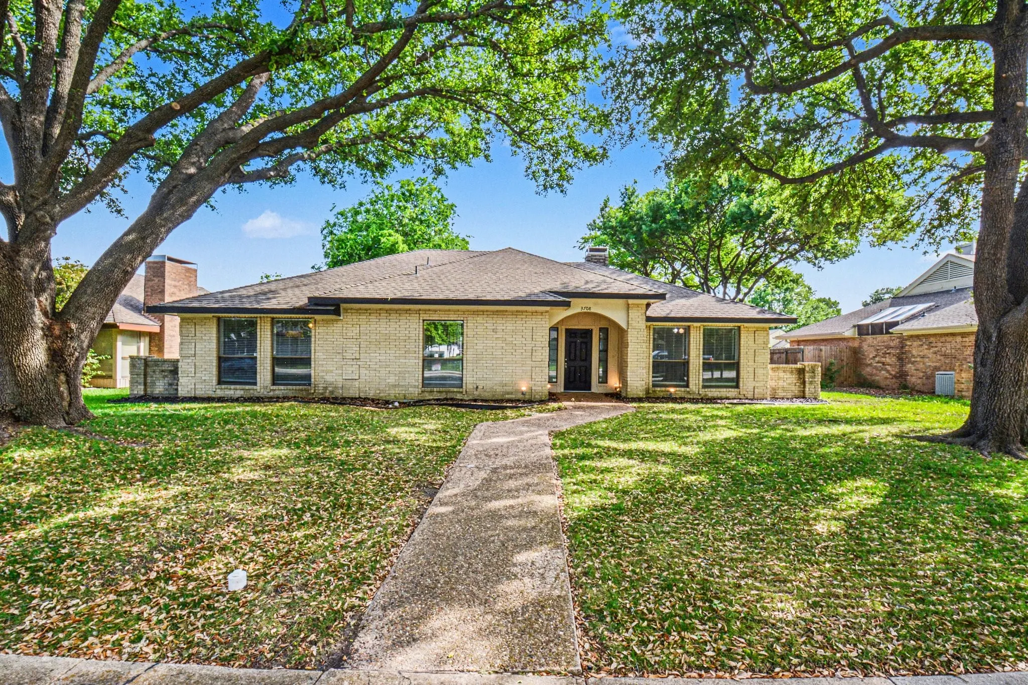 Single Family Residence For Sale in Collin County , 3708 Trilogy Drive, Plano, Texas 75075, 4 Bedroom, 2 Bathroom, 2 Garage spaces, 2,217 Sqft, built in 1982, mls#21371755, Real Estate Agent in Plano, Homes For Sale in Collin county, Homes For Sale in Plano, Realtor in Plano Texas, Real Estate Brokerage Independent Realty Texas, Luminita Cordes Realtor