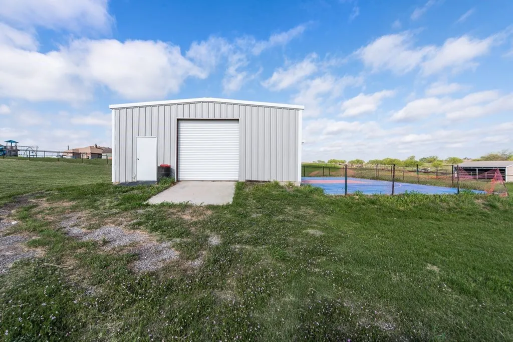 Single Family Residence For Sale in Parker County , 461 Pearson Ranch Road, Weatherford, Texas 76087, 4 Bedroom, 3 Bathroom, 2 Garage spaces, 3,052 Sqft, built in 2018, mls#21371733, Real Estate Agent in Weatherford, Homes For Sale in Parker county, Homes For Sale in Weatherford, Realtor in Weatherford Texas, Real Estate Brokerage Independent Realty Texas, Luminita Cordes Realtor