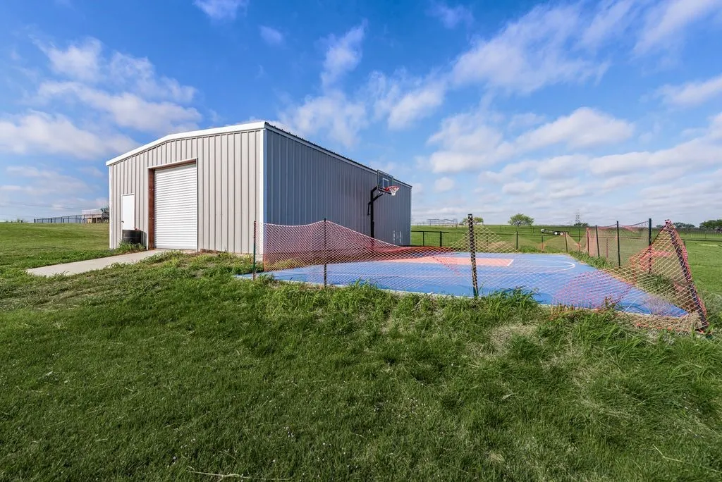 Single Family Residence For Sale in Parker County , 461 Pearson Ranch Road, Weatherford, Texas 76087, 4 Bedroom, 3 Bathroom, 2 Garage spaces, 3,052 Sqft, built in 2018, mls#21371733, Real Estate Agent in Weatherford, Homes For Sale in Parker county, Homes For Sale in Weatherford, Realtor in Weatherford Texas, Real Estate Brokerage Independent Realty Texas, Luminita Cordes Realtor