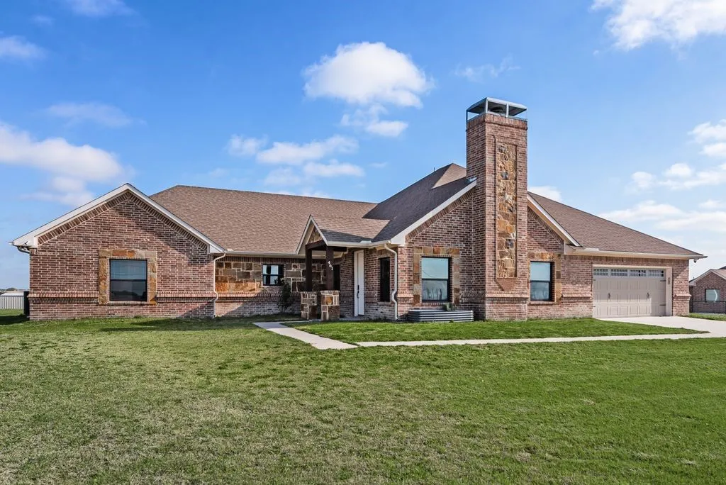Single Family Residence For Sale in Parker County , 461 Pearson Ranch Road, Weatherford, Texas 76087, 4 Bedroom, 3 Bathroom, 2 Garage spaces, 3,052 Sqft, built in 2018, mls#21371733, Real Estate Agent in Weatherford, Homes For Sale in Parker county, Homes For Sale in Weatherford, Realtor in Weatherford Texas, Real Estate Brokerage Independent Realty Texas, Luminita Cordes Realtor