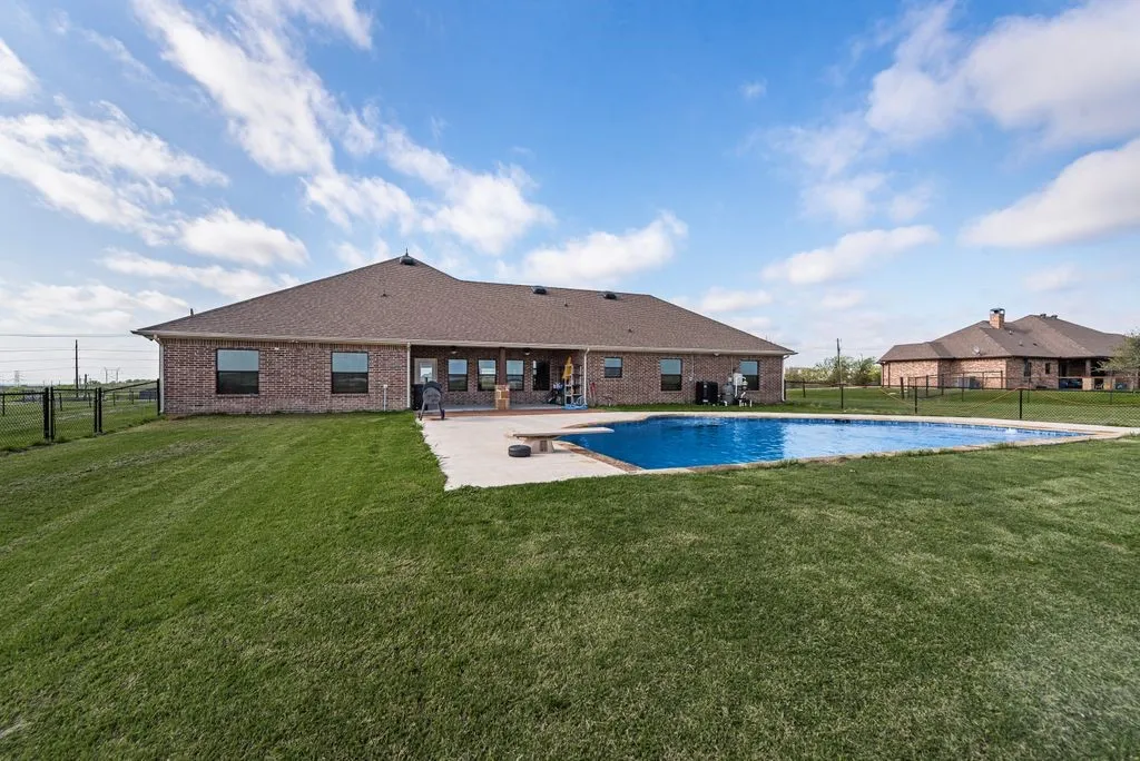 Single Family Residence For Sale in Parker County , 461 Pearson Ranch Road, Weatherford, Texas 76087, 4 Bedroom, 3 Bathroom, 2 Garage spaces, 3,052 Sqft, built in 2018, mls#21371733, Real Estate Agent in Weatherford, Homes For Sale in Parker county, Homes For Sale in Weatherford, Realtor in Weatherford Texas, Real Estate Brokerage Independent Realty Texas, Luminita Cordes Realtor