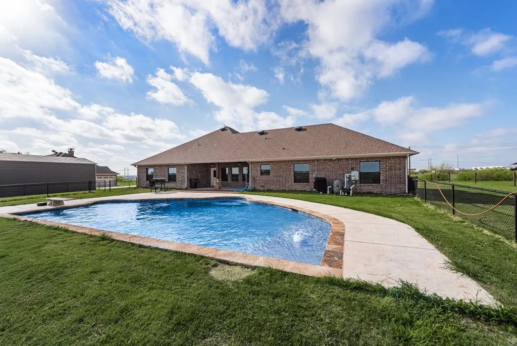Single Family Residence For Sale in Parker County , 461 Pearson Ranch Road, Weatherford, Texas 76087, 4 Bedroom, 3 Bathroom, 2 Garage spaces, 3,052 Sqft, built in 2018, mls#21371733, Real Estate Agent in Weatherford, Homes For Sale in Parker county, Homes For Sale in Weatherford, Realtor in Weatherford Texas, Real Estate Brokerage Independent Realty Texas, Luminita Cordes Realtor