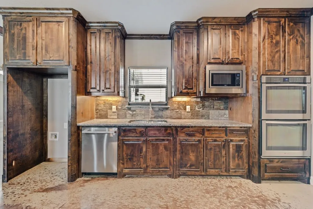 Single Family Residence For Sale in Parker County , 461 Pearson Ranch Road, Weatherford, Texas 76087, 4 Bedroom, 3 Bathroom, 2 Garage spaces, 3,052 Sqft, built in 2018, mls#21371733, Real Estate Agent in Weatherford, Homes For Sale in Parker county, Homes For Sale in Weatherford, Realtor in Weatherford Texas, Real Estate Brokerage Independent Realty Texas, Luminita Cordes Realtor