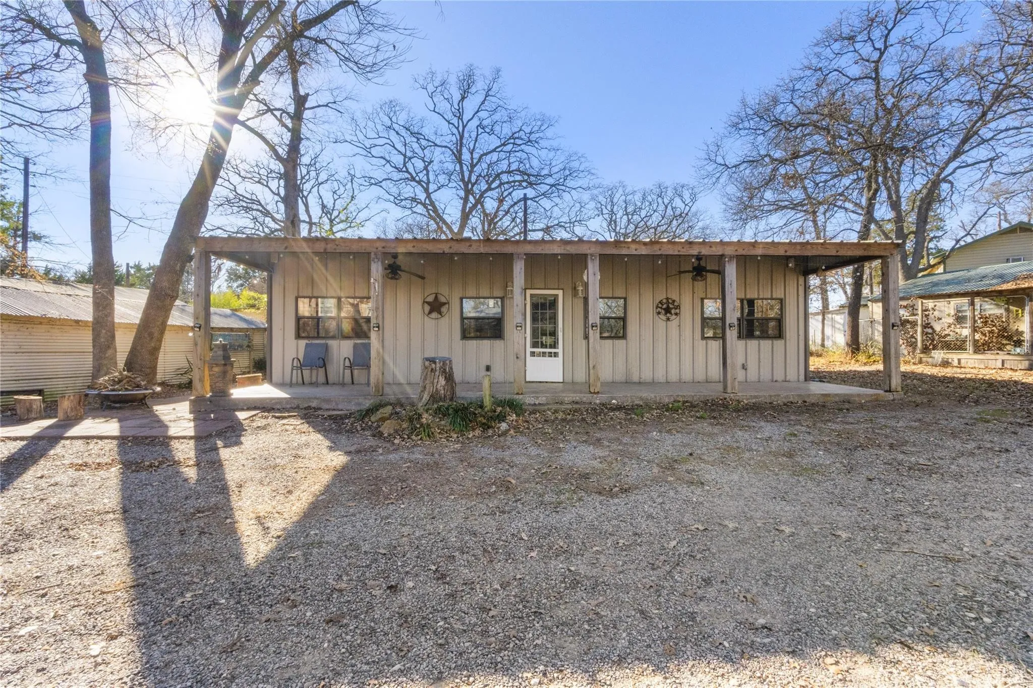 Single Family Residence For Sale in Grayson County , 309 Cedar Point Circle, Gordonville, Texas 76245, 2 Bedroom, 1 Bathroom, Garage spaces, 1,040 Sqft, built in 2004, mls#21371771, Real Estate Agent in Gordonville, Homes For Sale in Grayson county, Homes For Sale in Gordonville, Realtor in Gordonville Texas, Real Estate Brokerage Independent Realty Texas, Luminita Cordes Realtor