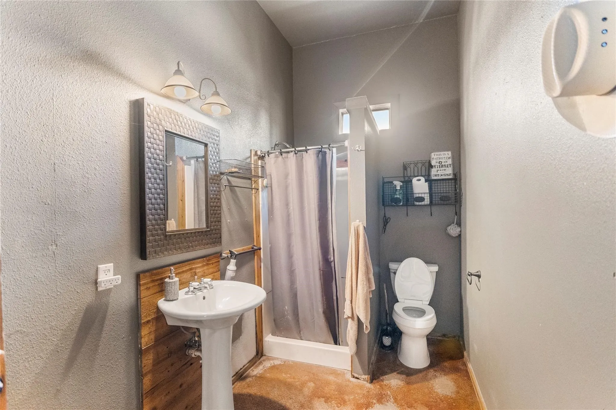 Single Family Residence For Sale in Grayson County , 309 Cedar Point Circle, Gordonville, Texas 76245, 2 Bedroom, 1 Bathroom, Garage spaces, 1,040 Sqft, built in 2004, mls#21371771, Real Estate Agent in Gordonville, Homes For Sale in Grayson county, Homes For Sale in Gordonville, Realtor in Gordonville Texas, Real Estate Brokerage Independent Realty Texas, Luminita Cordes Realtor