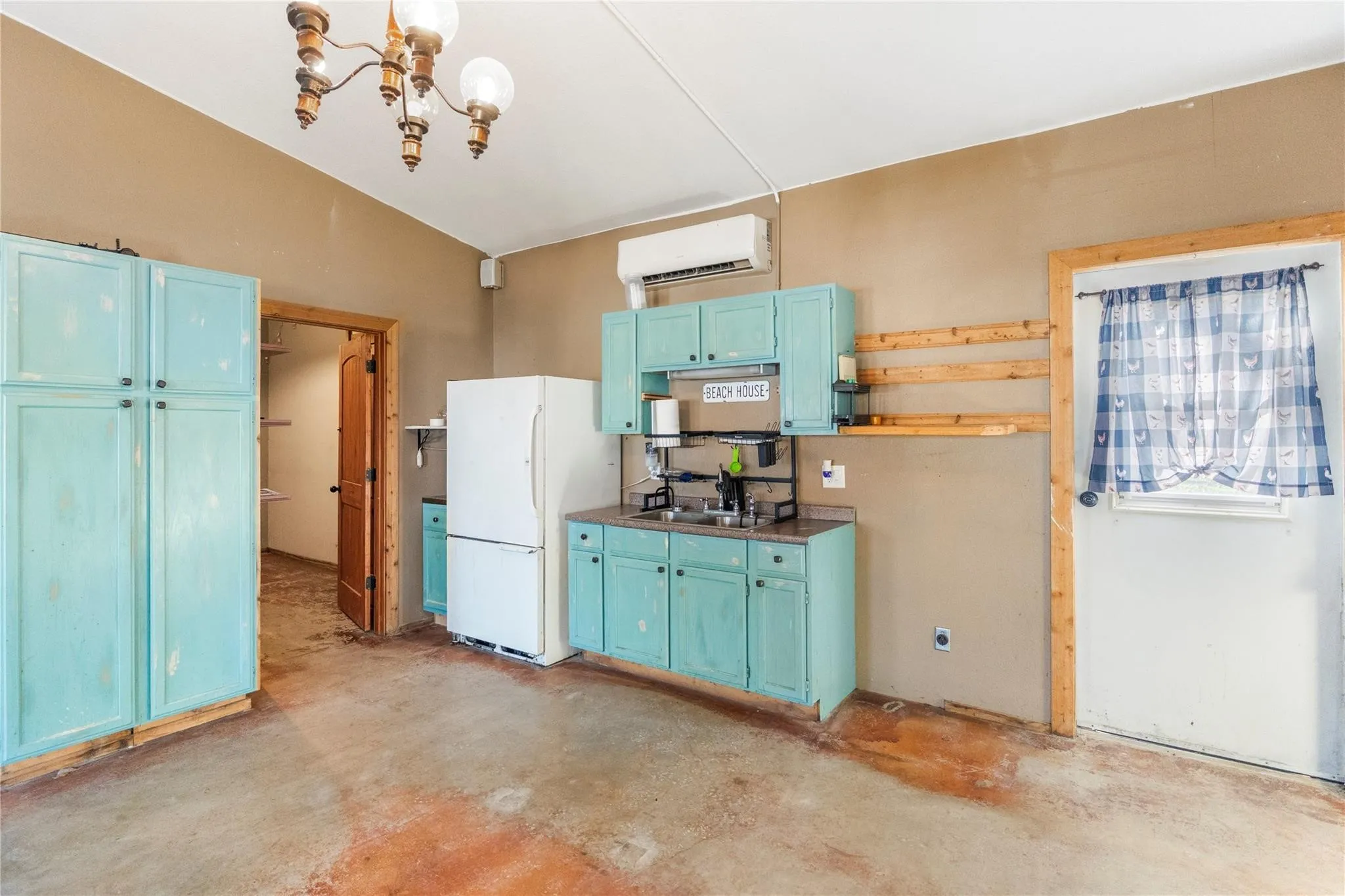 Single Family Residence For Sale in Grayson County , 309 Cedar Point Circle, Gordonville, Texas 76245, 2 Bedroom, 1 Bathroom, Garage spaces, 1,040 Sqft, built in 2004, mls#21371771, Real Estate Agent in Gordonville, Homes For Sale in Grayson county, Homes For Sale in Gordonville, Realtor in Gordonville Texas, Real Estate Brokerage Independent Realty Texas, Luminita Cordes Realtor