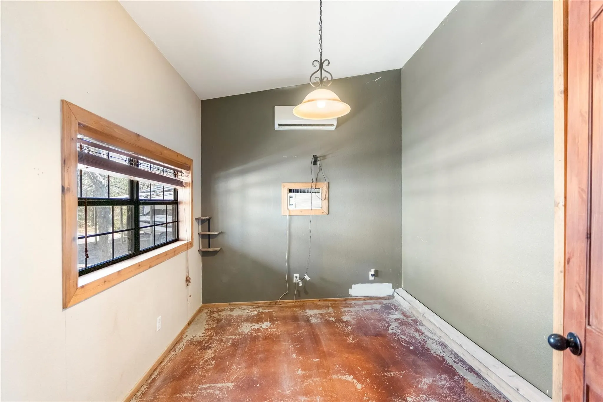 Single Family Residence For Sale in Grayson County , 309 Cedar Point Circle, Gordonville, Texas 76245, 2 Bedroom, 1 Bathroom, Garage spaces, 1,040 Sqft, built in 2004, mls#21371771, Real Estate Agent in Gordonville, Homes For Sale in Grayson county, Homes For Sale in Gordonville, Realtor in Gordonville Texas, Real Estate Brokerage Independent Realty Texas, Luminita Cordes Realtor