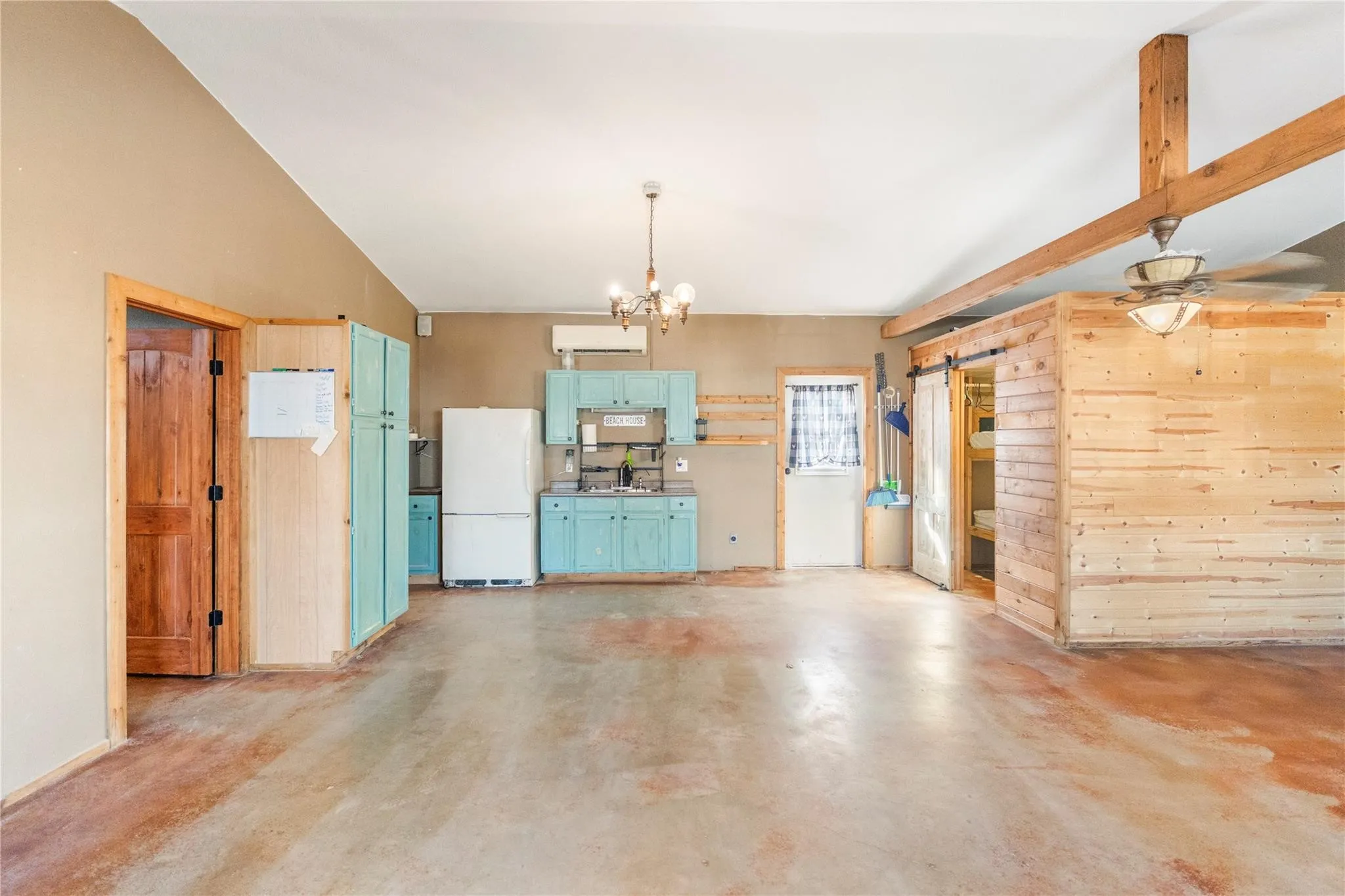 Single Family Residence For Sale in Grayson County , 309 Cedar Point Circle, Gordonville, Texas 76245, 2 Bedroom, 1 Bathroom, Garage spaces, 1,040 Sqft, built in 2004, mls#21371771, Real Estate Agent in Gordonville, Homes For Sale in Grayson county, Homes For Sale in Gordonville, Realtor in Gordonville Texas, Real Estate Brokerage Independent Realty Texas, Luminita Cordes Realtor