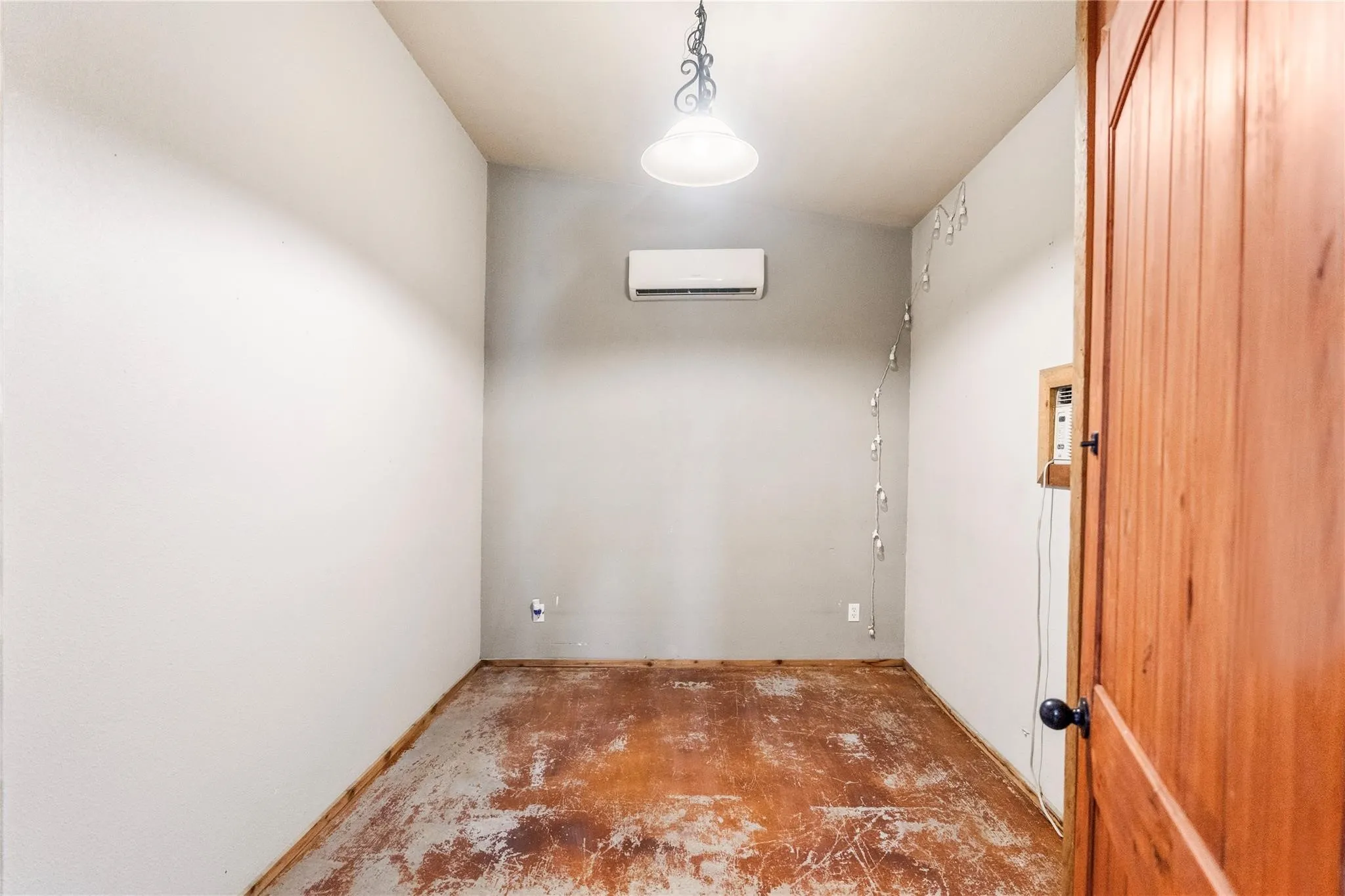 Single Family Residence For Sale in Grayson County , 309 Cedar Point Circle, Gordonville, Texas 76245, 2 Bedroom, 1 Bathroom, Garage spaces, 1,040 Sqft, built in 2004, mls#21371771, Real Estate Agent in Gordonville, Homes For Sale in Grayson county, Homes For Sale in Gordonville, Realtor in Gordonville Texas, Real Estate Brokerage Independent Realty Texas, Luminita Cordes Realtor