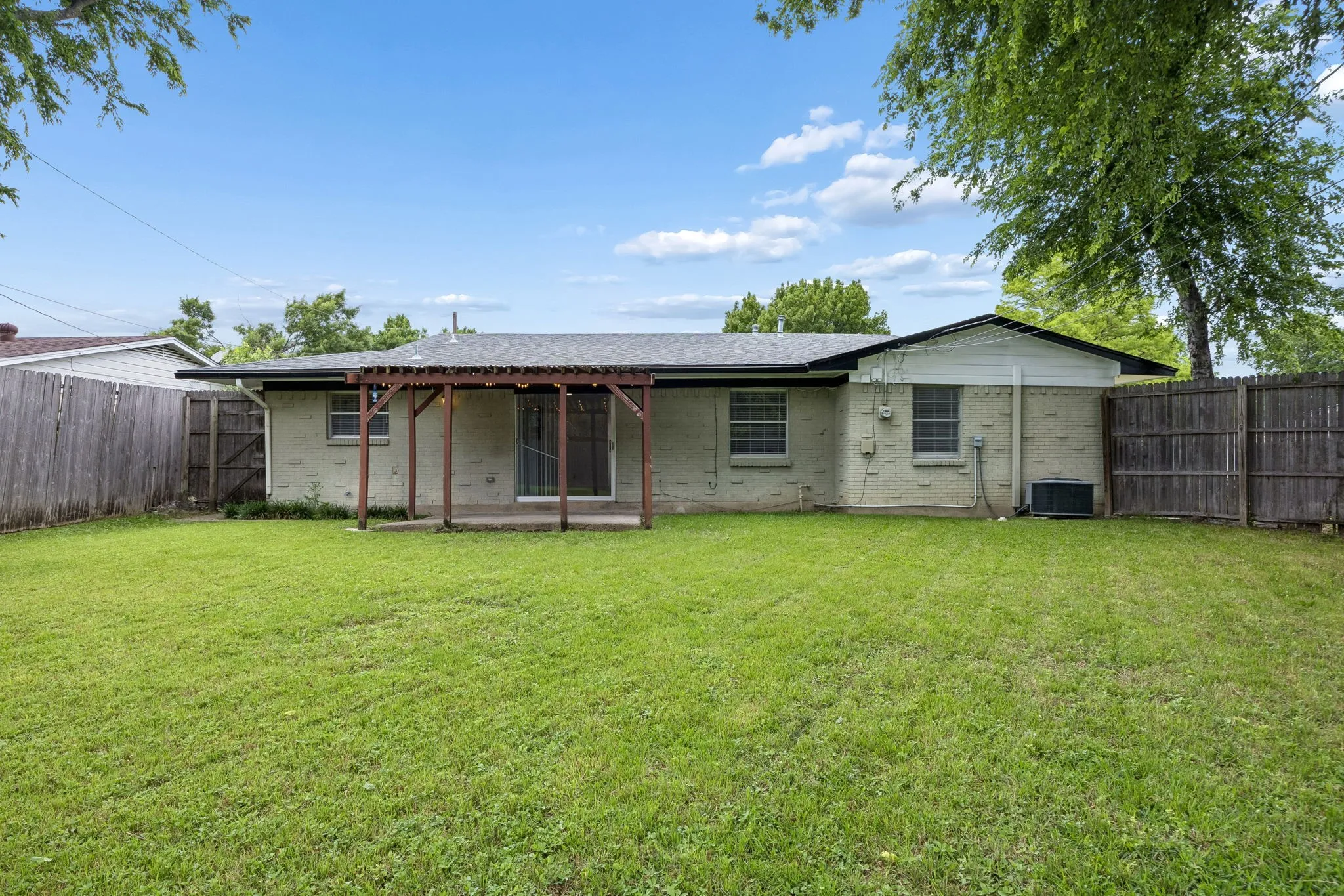 Single Family Residence For Sale in Dallas County , 815 Wisteria, Richardson, Texas 75080, 3 Bedroom, 2 Bathroom, 2 Garage spaces, 1,302 Sqft, built in 1960, mls#21367328, Real Estate Agent in Richardson, Homes For Sale in Dallas county, Homes For Sale in Richardson, Realtor in Richardson Texas, Real Estate Brokerage Independent Realty Texas, Luminita Cordes Realtor