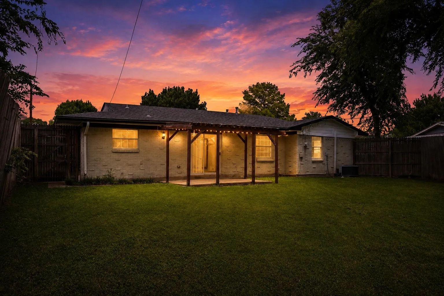 Single Family Residence For Sale in Dallas County , 815 Wisteria, Richardson, Texas 75080, 3 Bedroom, 2 Bathroom, 2 Garage spaces, 1,302 Sqft, built in 1960, mls#21367328, Real Estate Agent in Richardson, Homes For Sale in Dallas county, Homes For Sale in Richardson, Realtor in Richardson Texas, Real Estate Brokerage Independent Realty Texas, Luminita Cordes Realtor