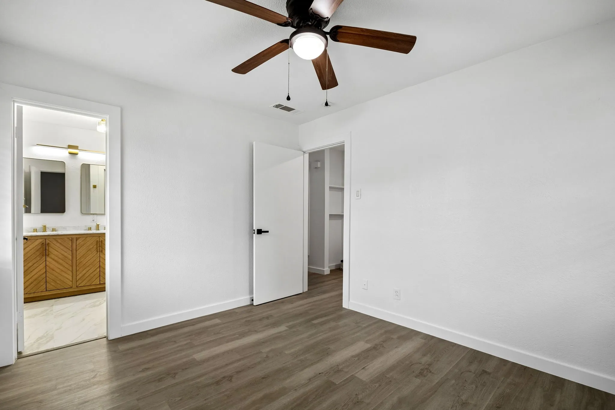 Single Family Residence For Sale in Dallas County , 815 Wisteria, Richardson, Texas 75080, 3 Bedroom, 2 Bathroom, 2 Garage spaces, 1,302 Sqft, built in 1960, mls#21367328, Real Estate Agent in Richardson, Homes For Sale in Dallas county, Homes For Sale in Richardson, Realtor in Richardson Texas, Real Estate Brokerage Independent Realty Texas, Luminita Cordes Realtor