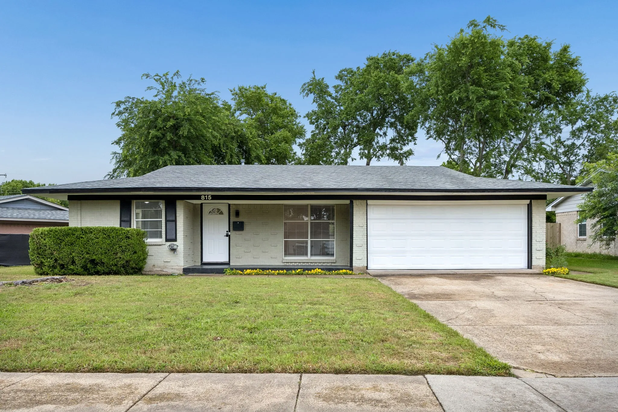 Single Family Residence For Sale in Dallas County , 815 Wisteria, Richardson, Texas 75080, 3 Bedroom, 2 Bathroom, 2 Garage spaces, 1,302 Sqft, built in 1960, mls#21367328, Real Estate Agent in Richardson, Homes For Sale in Dallas county, Homes For Sale in Richardson, Realtor in Richardson Texas, Real Estate Brokerage Independent Realty Texas, Luminita Cordes Realtor