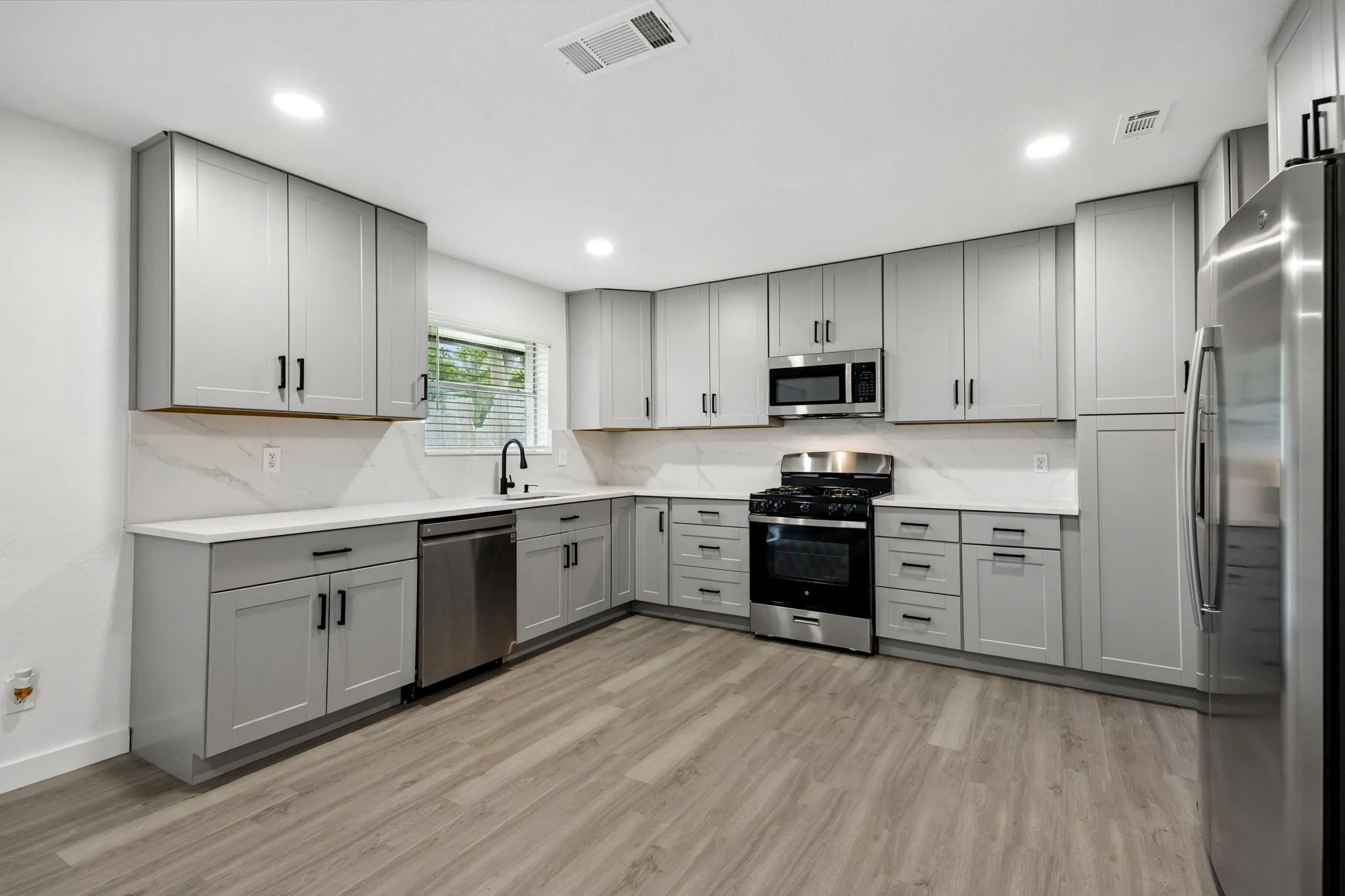 Single Family Residence For Sale in Dallas County , 815 Wisteria, Richardson, Texas 75080, 3 Bedroom, 2 Bathroom, 2 Garage spaces, 1,302 Sqft, built in 1960, mls#21367328, Real Estate Agent in Richardson, Homes For Sale in Dallas county, Homes For Sale in Richardson, Realtor in Richardson Texas, Real Estate Brokerage Independent Realty Texas, Luminita Cordes Realtor