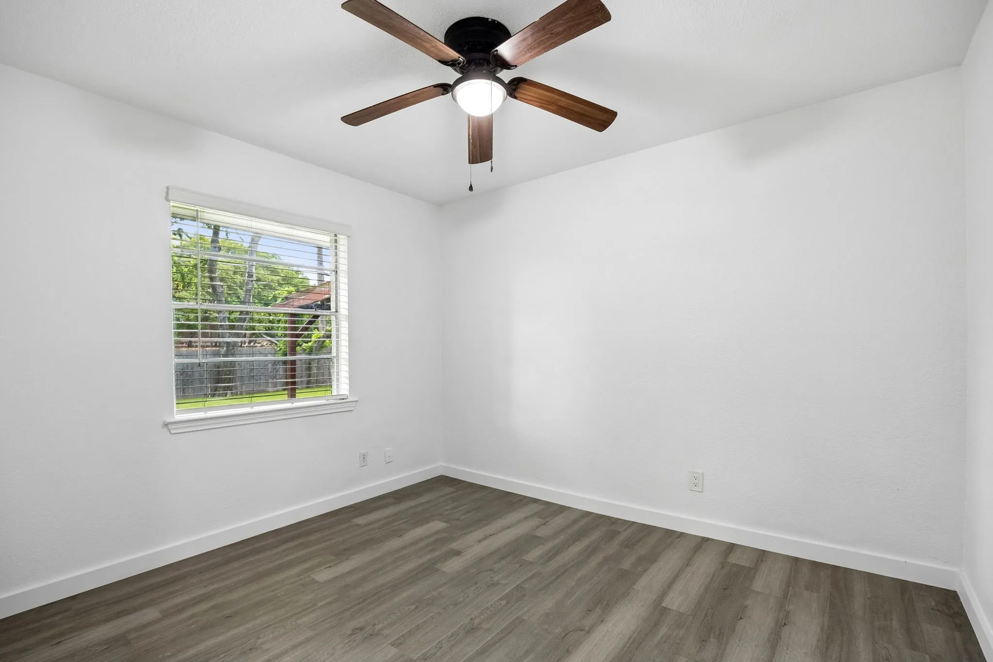 Single Family Residence For Sale in Dallas County , 815 Wisteria, Richardson, Texas 75080, 3 Bedroom, 2 Bathroom, 2 Garage spaces, 1,302 Sqft, built in 1960, mls#21367328, Real Estate Agent in Richardson, Homes For Sale in Dallas county, Homes For Sale in Richardson, Realtor in Richardson Texas, Real Estate Brokerage Independent Realty Texas, Luminita Cordes Realtor