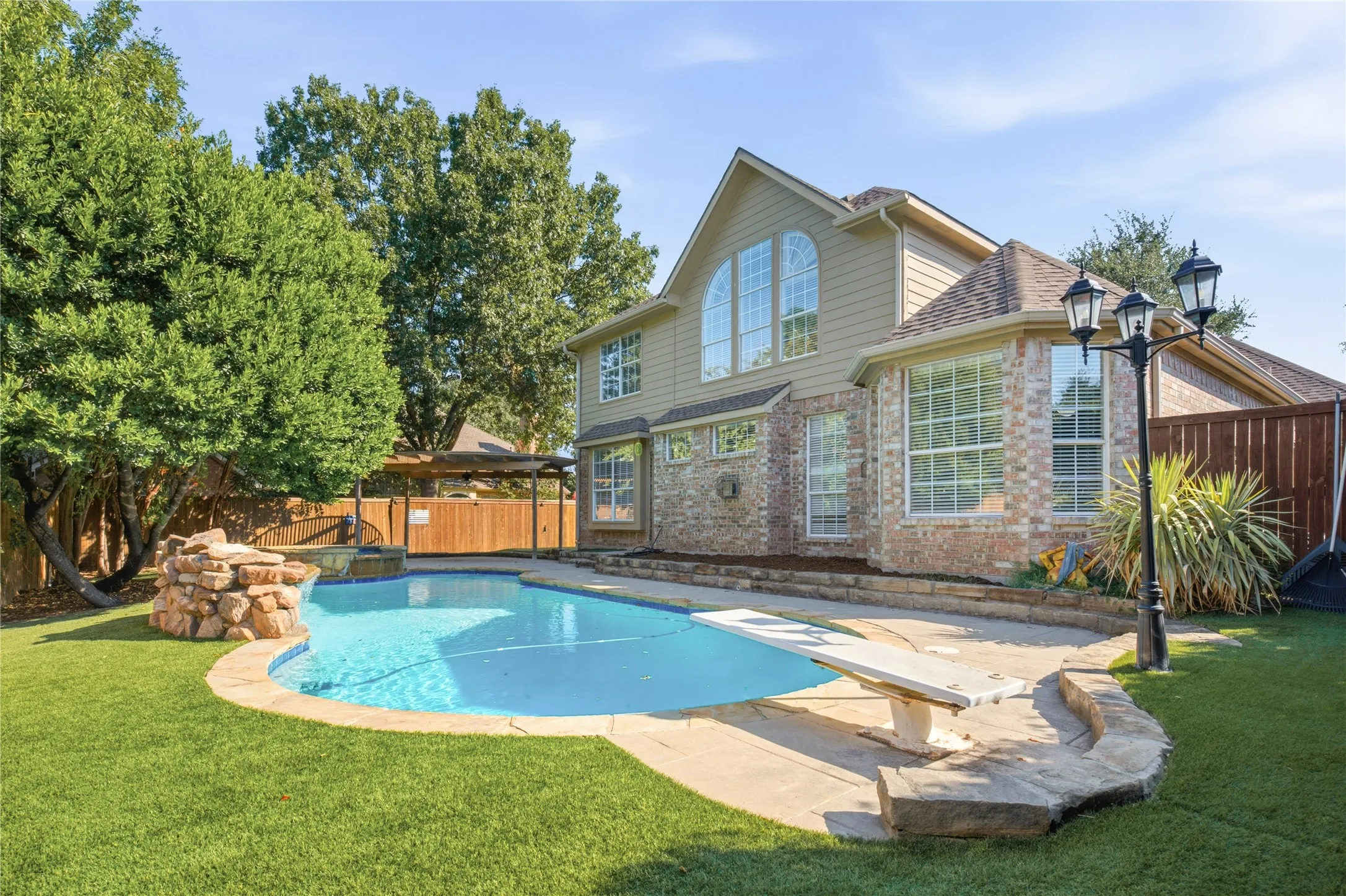Single Family Residence For Sale in Collin County , 708 Autumn Ridge Drive, Mc Kinney, Texas 75072, 4 Bedroom, 3 Bathroom, 2 Garage spaces, 2,573 Sqft, built in 1994, mls#21370805, Real Estate Agent in Mc Kinney, Homes For Sale in Collin county, Homes For Sale in Mc Kinney, Realtor in Mc Kinney Texas, Real Estate Brokerage Independent Realty Texas, Luminita Cordes Realtor