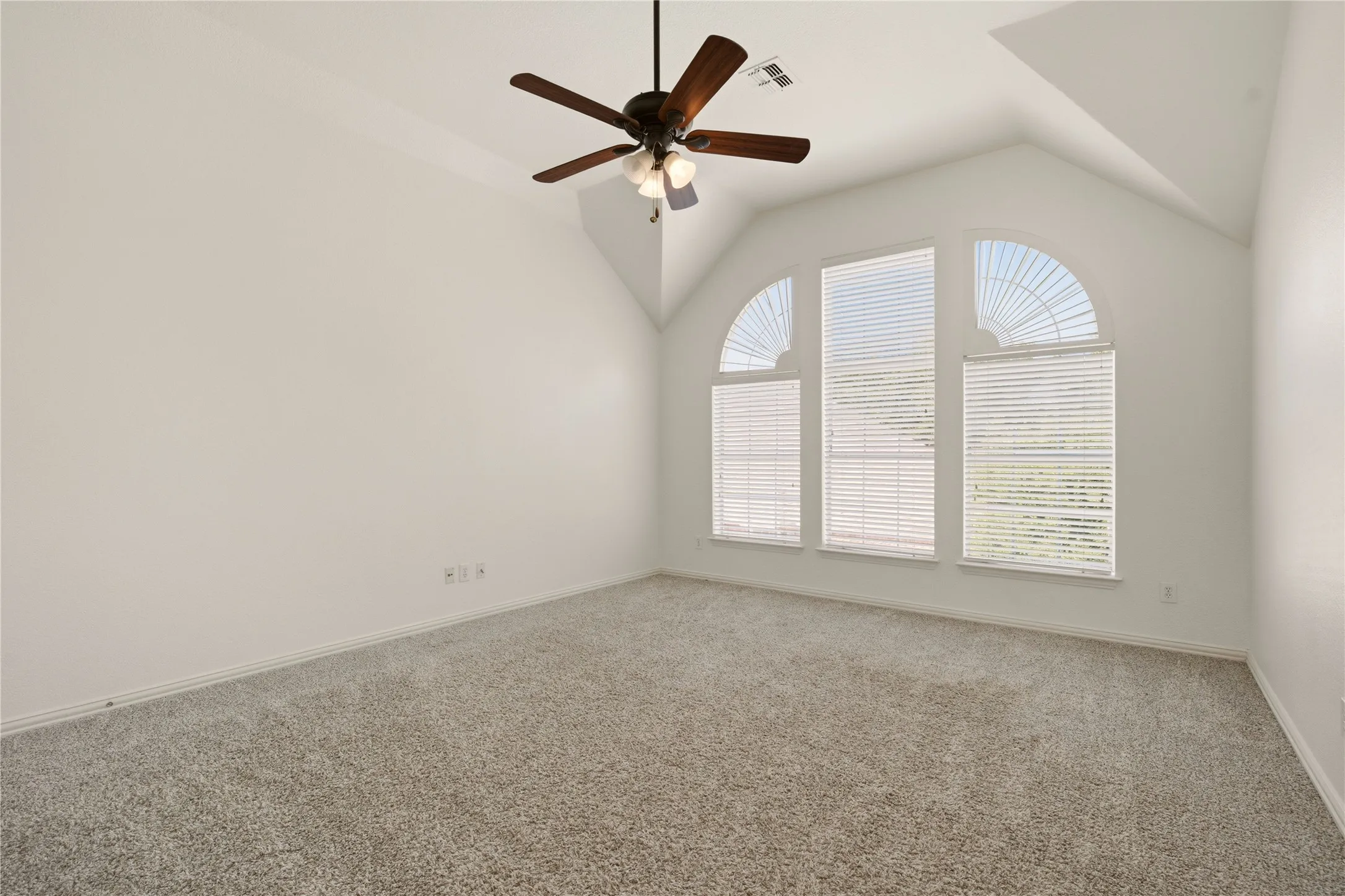 Single Family Residence For Sale in Collin County , 708 Autumn Ridge Drive, Mc Kinney, Texas 75072, 4 Bedroom, 3 Bathroom, 2 Garage spaces, 2,573 Sqft, built in 1994, mls#21370805, Real Estate Agent in Mc Kinney, Homes For Sale in Collin county, Homes For Sale in Mc Kinney, Realtor in Mc Kinney Texas, Real Estate Brokerage Independent Realty Texas, Luminita Cordes Realtor