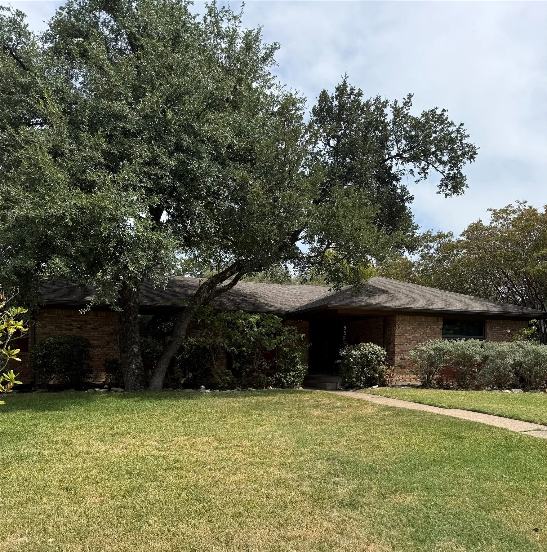 Single Family Residence For Sale in Dallas County , 3509 Northaven Road, Dallas, Texas 75229, 3 Bedroom, 4 Bathroom, Garage spaces, 2,460 Sqft, built in 1960, mls#21371656, Real Estate Agent in Dallas, Homes For Sale in Dallas county, Homes For Sale in Dallas, Realtor in Dallas Texas, Real Estate Brokerage Independent Realty Texas, Luminita Cordes Realtor