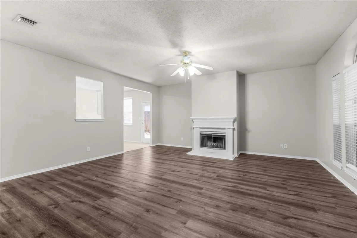 Single Family Residence For Sale in Denton County , 3933 Parkhaven Drive, Denton, Texas 76210, 4 Bedroom, 2 Bathroom, Garage spaces, 1,871 Sqft, built in 1997, mls#21371757, Real Estate Agent in Denton, Homes For Sale in Denton county, Homes For Sale in Denton, Realtor in Denton Texas, Real Estate Brokerage Independent Realty Texas, Luminita Cordes Realtor