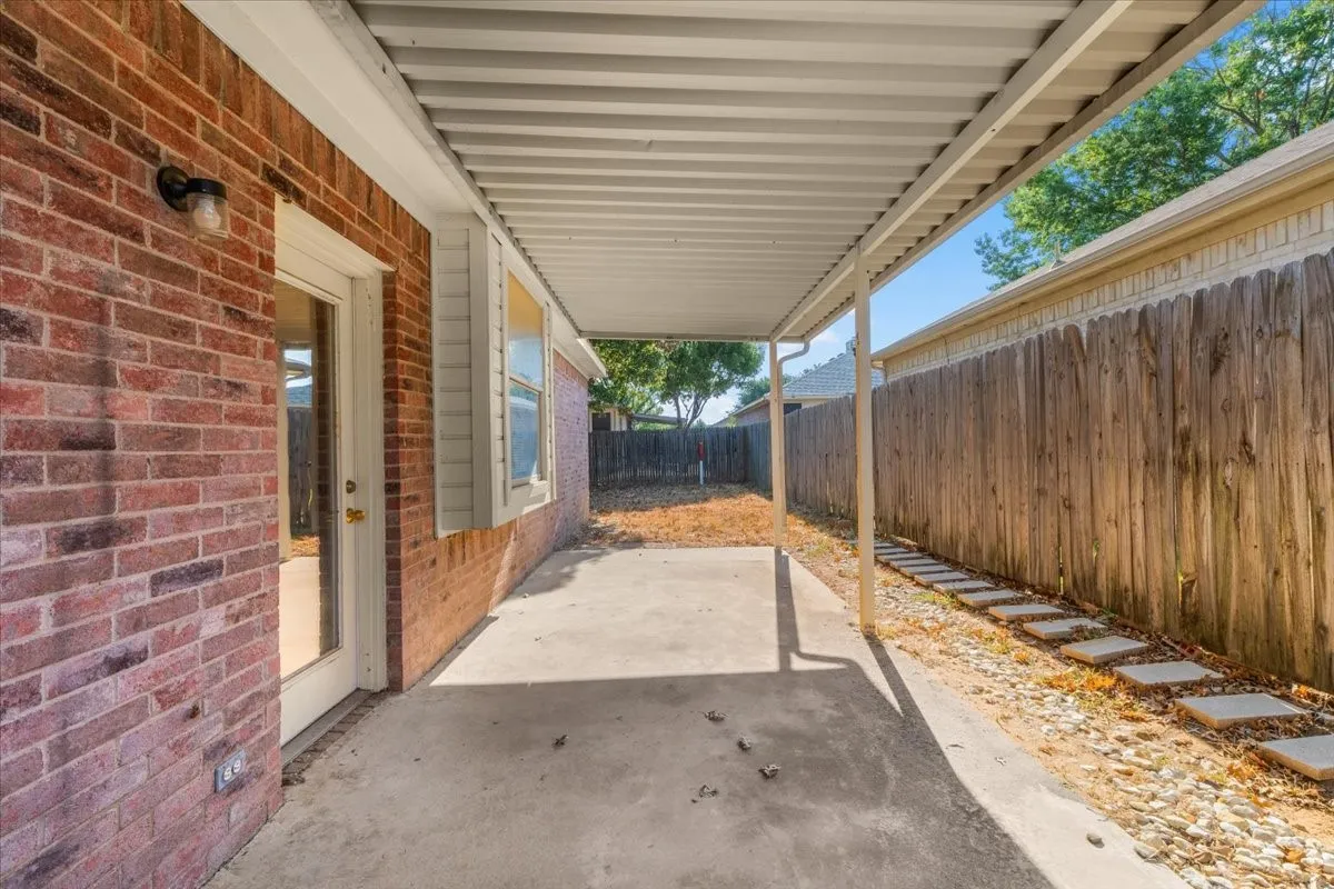Single Family Residence For Sale in Denton County , 3933 Parkhaven Drive, Denton, Texas 76210, 4 Bedroom, 2 Bathroom, Garage spaces, 1,871 Sqft, built in 1997, mls#21371757, Real Estate Agent in Denton, Homes For Sale in Denton county, Homes For Sale in Denton, Realtor in Denton Texas, Real Estate Brokerage Independent Realty Texas, Luminita Cordes Realtor
