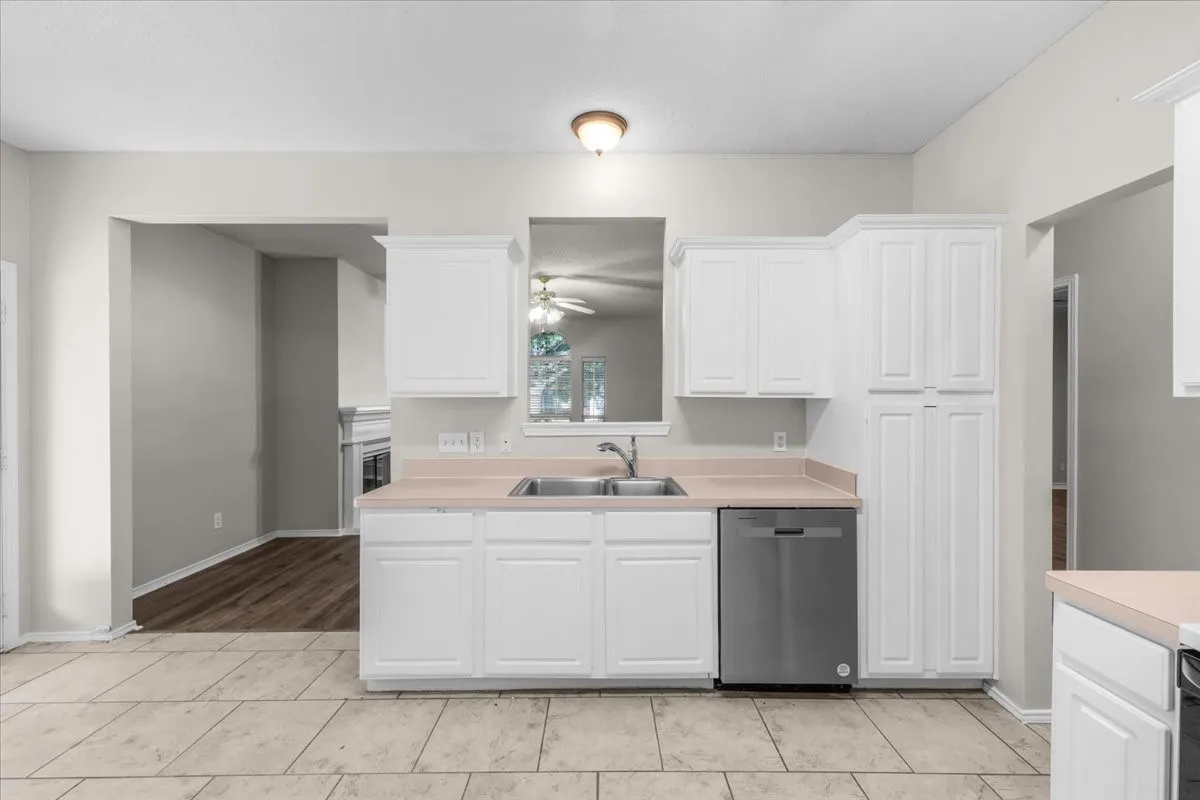 Single Family Residence For Sale in Denton County , 3933 Parkhaven Drive, Denton, Texas 76210, 4 Bedroom, 2 Bathroom, Garage spaces, 1,871 Sqft, built in 1997, mls#21371757, Real Estate Agent in Denton, Homes For Sale in Denton county, Homes For Sale in Denton, Realtor in Denton Texas, Real Estate Brokerage Independent Realty Texas, Luminita Cordes Realtor