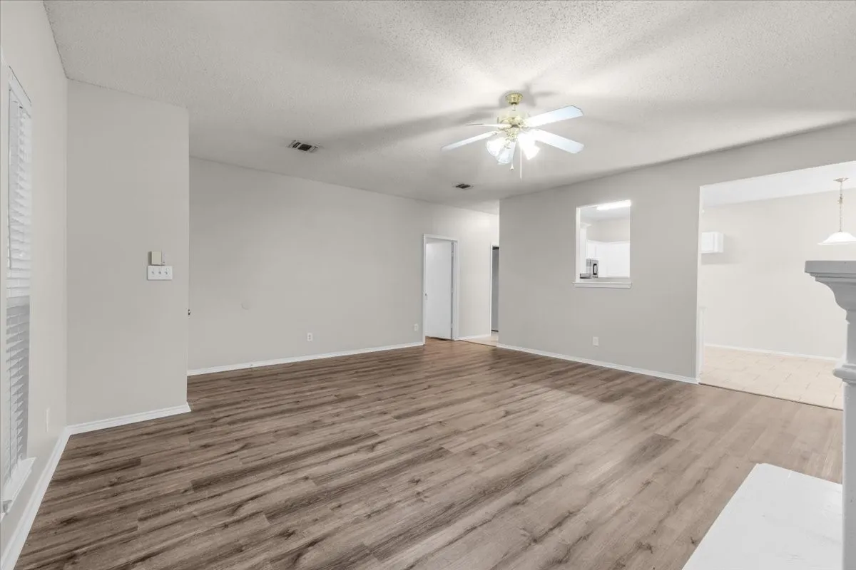 Single Family Residence For Sale in Denton County , 3933 Parkhaven Drive, Denton, Texas 76210, 4 Bedroom, 2 Bathroom, Garage spaces, 1,871 Sqft, built in 1997, mls#21371757, Real Estate Agent in Denton, Homes For Sale in Denton county, Homes For Sale in Denton, Realtor in Denton Texas, Real Estate Brokerage Independent Realty Texas, Luminita Cordes Realtor