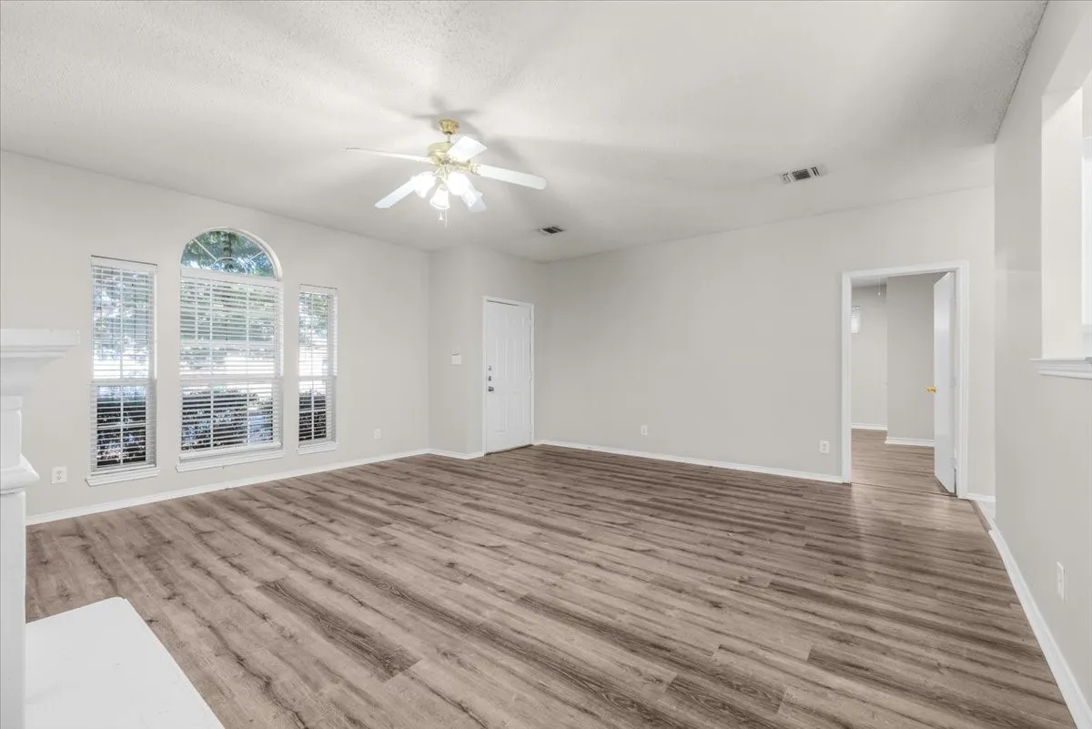 Single Family Residence For Sale in Denton County , 3933 Parkhaven Drive, Denton, Texas 76210, 4 Bedroom, 2 Bathroom, Garage spaces, 1,871 Sqft, built in 1997, mls#21371757, Real Estate Agent in Denton, Homes For Sale in Denton county, Homes For Sale in Denton, Realtor in Denton Texas, Real Estate Brokerage Independent Realty Texas, Luminita Cordes Realtor