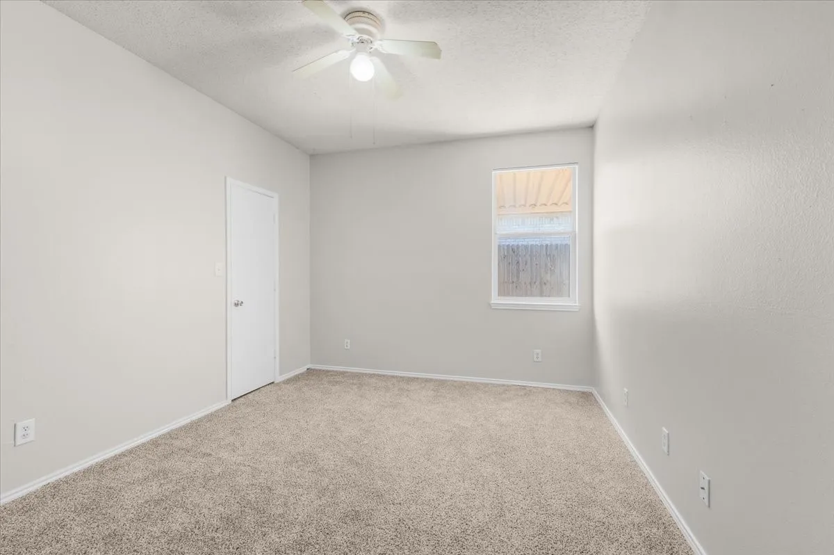 Single Family Residence For Sale in Denton County , 3933 Parkhaven Drive, Denton, Texas 76210, 4 Bedroom, 2 Bathroom, Garage spaces, 1,871 Sqft, built in 1997, mls#21371757, Real Estate Agent in Denton, Homes For Sale in Denton county, Homes For Sale in Denton, Realtor in Denton Texas, Real Estate Brokerage Independent Realty Texas, Luminita Cordes Realtor