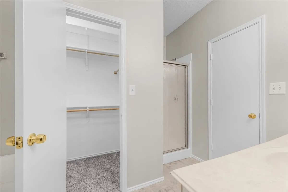 Single Family Residence For Sale in Denton County , 3933 Parkhaven Drive, Denton, Texas 76210, 4 Bedroom, 2 Bathroom, Garage spaces, 1,871 Sqft, built in 1997, mls#21371757, Real Estate Agent in Denton, Homes For Sale in Denton county, Homes For Sale in Denton, Realtor in Denton Texas, Real Estate Brokerage Independent Realty Texas, Luminita Cordes Realtor