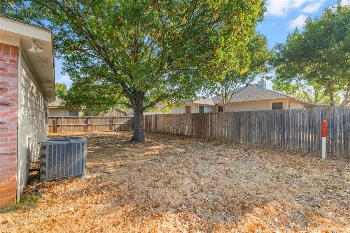 Single Family Residence For Sale in Denton County , 3933 Parkhaven Drive, Denton, Texas 76210, 4 Bedroom, 2 Bathroom, Garage spaces, 1,871 Sqft, built in 1997, mls#21371757, Real Estate Agent in Denton, Homes For Sale in Denton county, Homes For Sale in Denton, Realtor in Denton Texas, Real Estate Brokerage Independent Realty Texas, Luminita Cordes Realtor