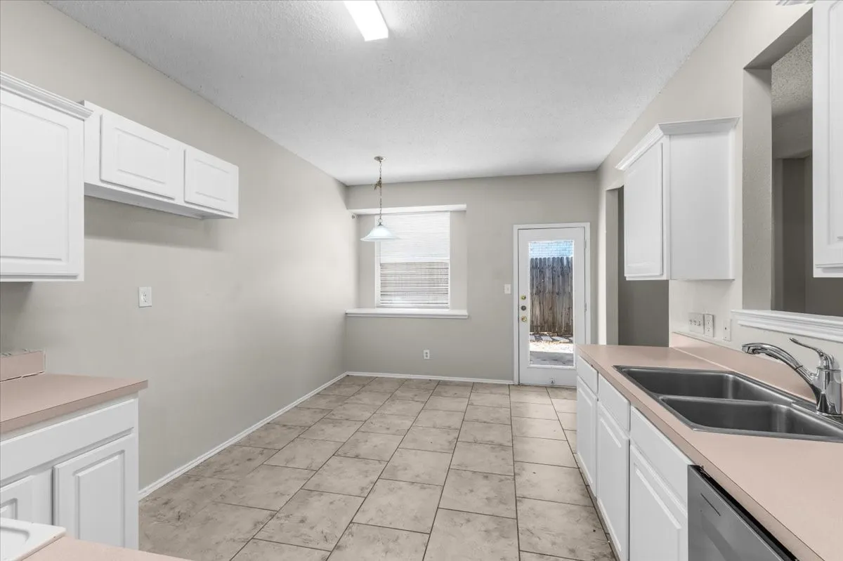 Single Family Residence For Sale in Denton County , 3933 Parkhaven Drive, Denton, Texas 76210, 4 Bedroom, 2 Bathroom, Garage spaces, 1,871 Sqft, built in 1997, mls#21371757, Real Estate Agent in Denton, Homes For Sale in Denton county, Homes For Sale in Denton, Realtor in Denton Texas, Real Estate Brokerage Independent Realty Texas, Luminita Cordes Realtor