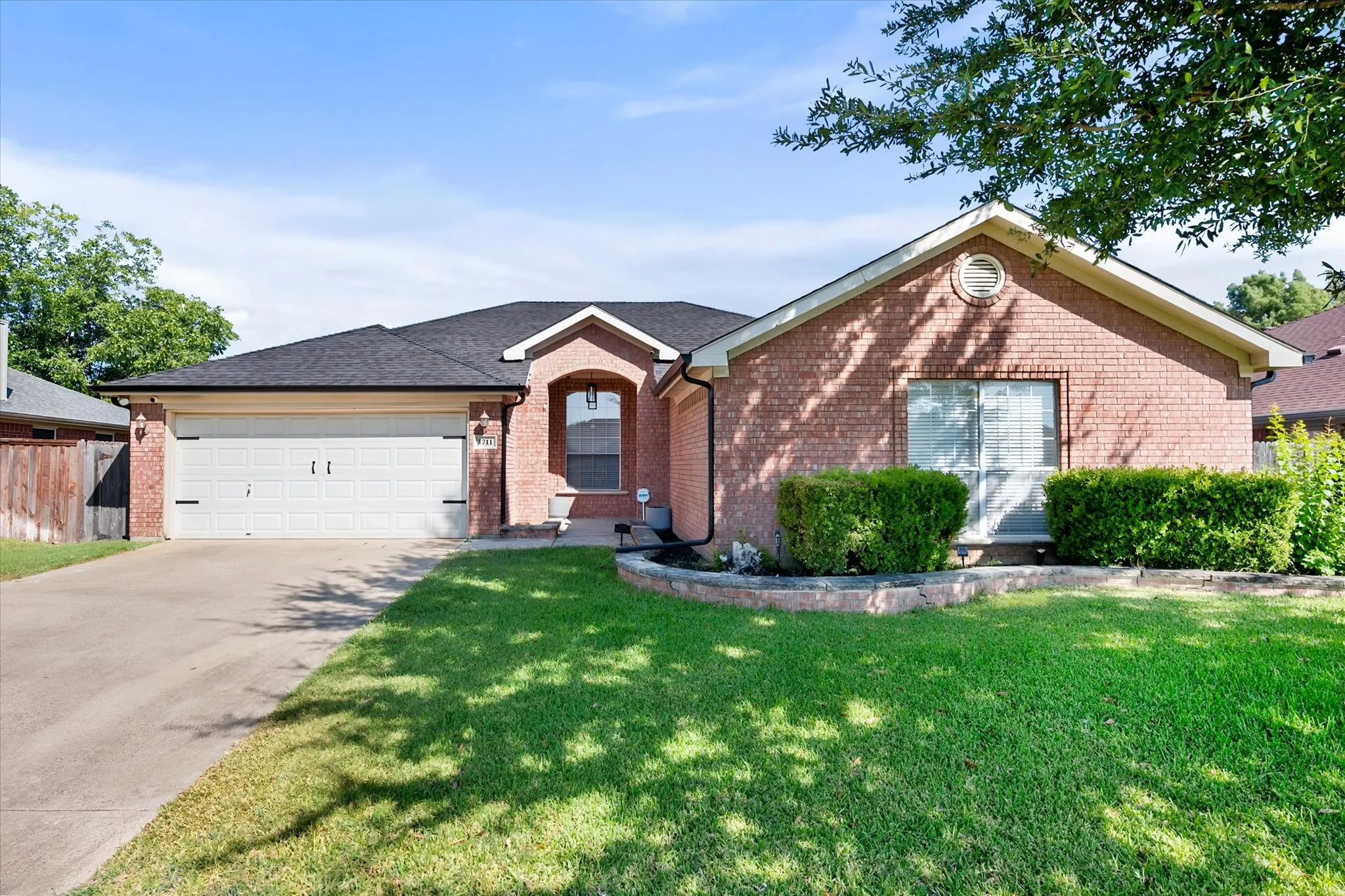 Single Family Residence For Sale in Tarrant County , 1711 Prescott Drive, Mansfield, Texas 76063, 3 Bedroom, 2 Bathroom, 2 Garage spaces, 1,629 Sqft, built in 1998, mls#21371728, Real Estate Agent in Mansfield, Homes For Sale in Tarrant county, Homes For Sale in Mansfield, Realtor in Mansfield Texas, Real Estate Brokerage Independent Realty Texas, Luminita Cordes Realtor