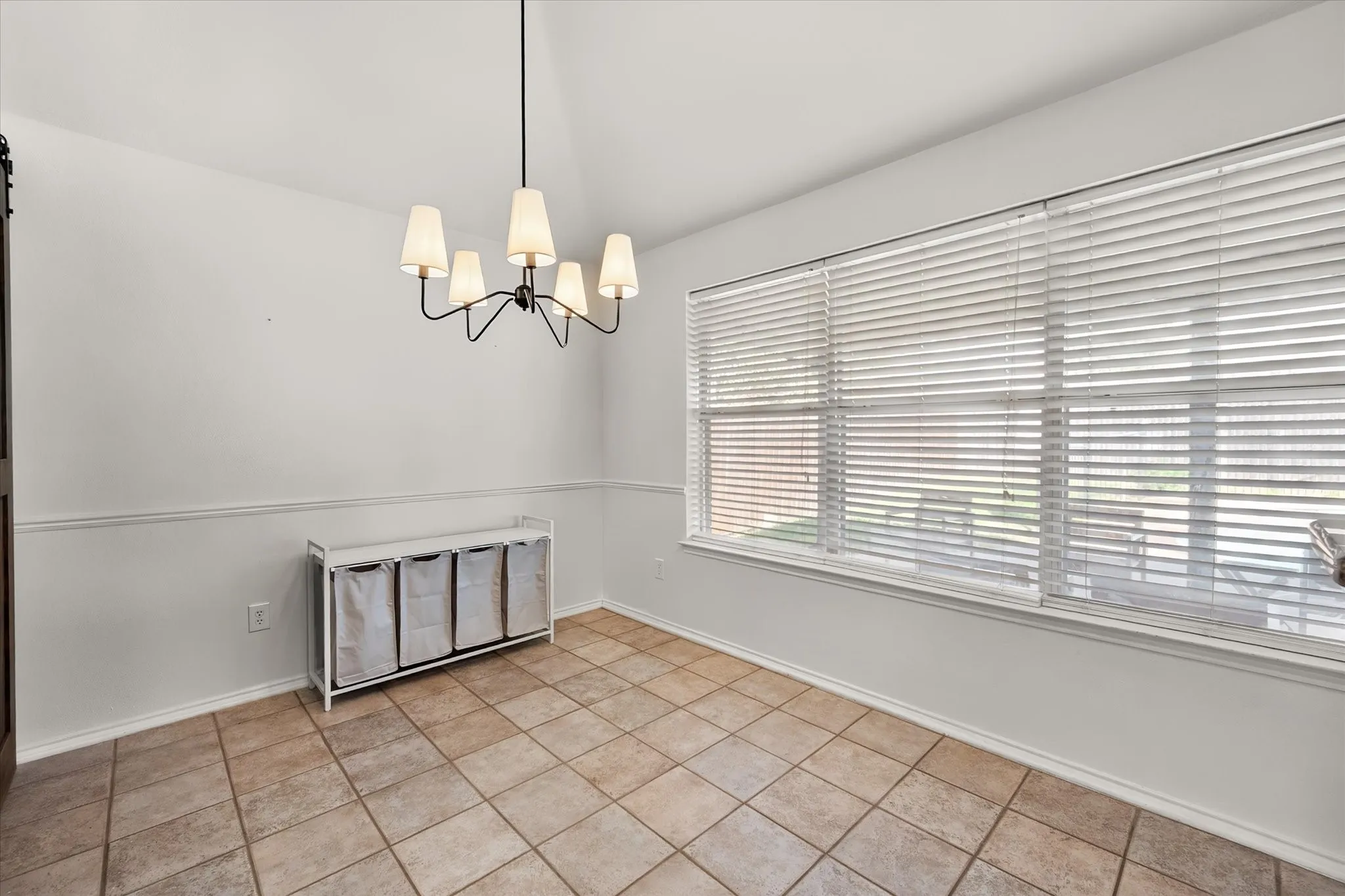 Single Family Residence For Sale in Tarrant County , 1711 Prescott Drive, Mansfield, Texas 76063, 3 Bedroom, 2 Bathroom, 2 Garage spaces, 1,629 Sqft, built in 1998, mls#21371728, Real Estate Agent in Mansfield, Homes For Sale in Tarrant county, Homes For Sale in Mansfield, Realtor in Mansfield Texas, Real Estate Brokerage Independent Realty Texas, Luminita Cordes Realtor