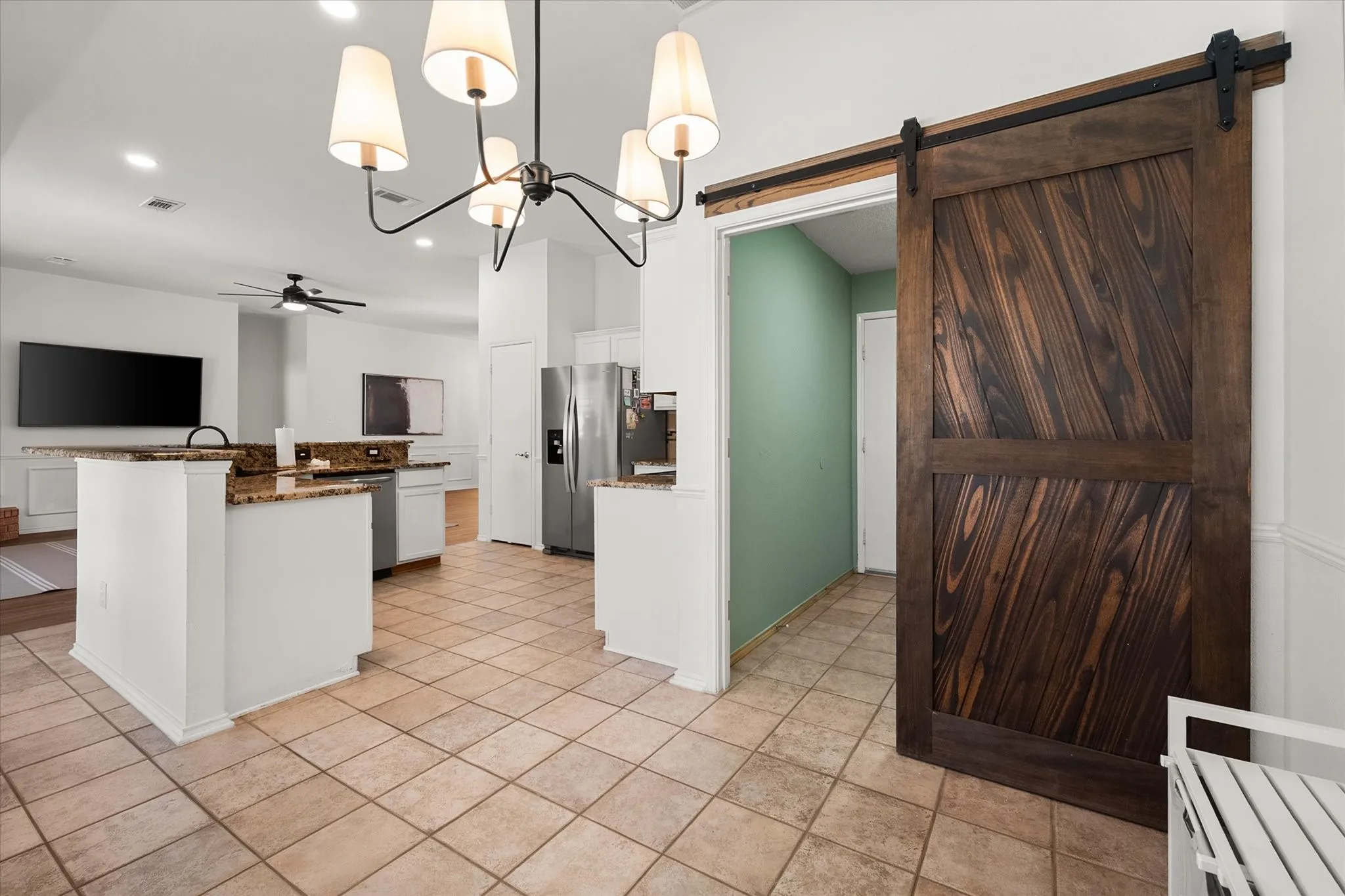 Single Family Residence For Sale in Tarrant County , 1711 Prescott Drive, Mansfield, Texas 76063, 3 Bedroom, 2 Bathroom, 2 Garage spaces, 1,629 Sqft, built in 1998, mls#21371728, Real Estate Agent in Mansfield, Homes For Sale in Tarrant county, Homes For Sale in Mansfield, Realtor in Mansfield Texas, Real Estate Brokerage Independent Realty Texas, Luminita Cordes Realtor